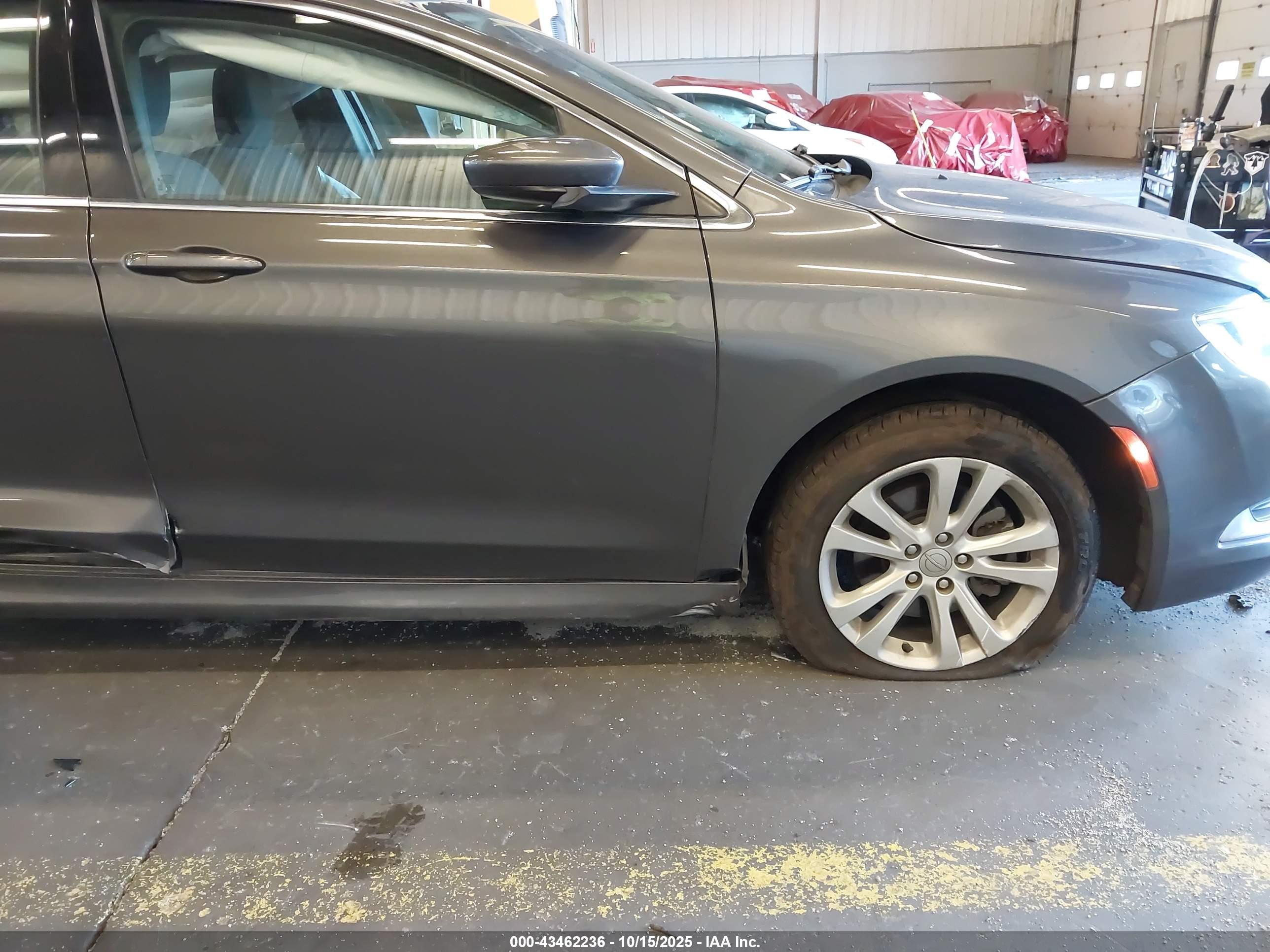 CHRYSLER 200 image 6