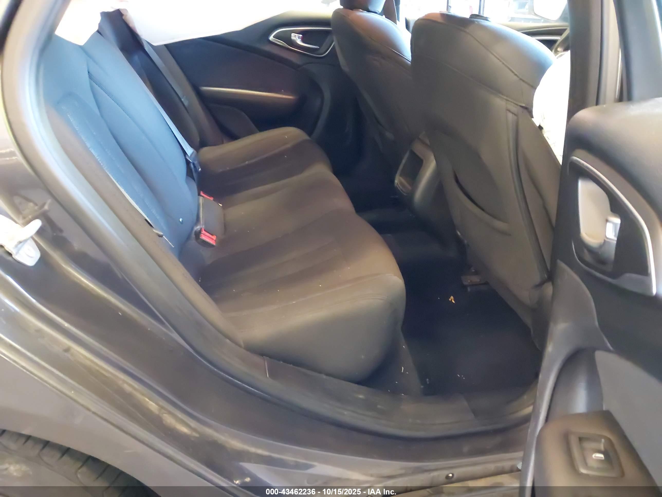 CHRYSLER 200 image 8