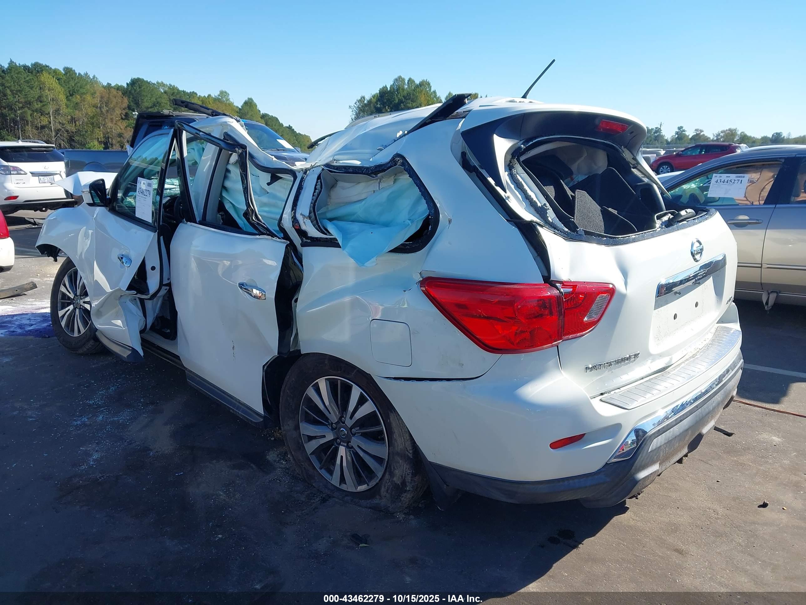 NISSAN PATHFINDER image 3