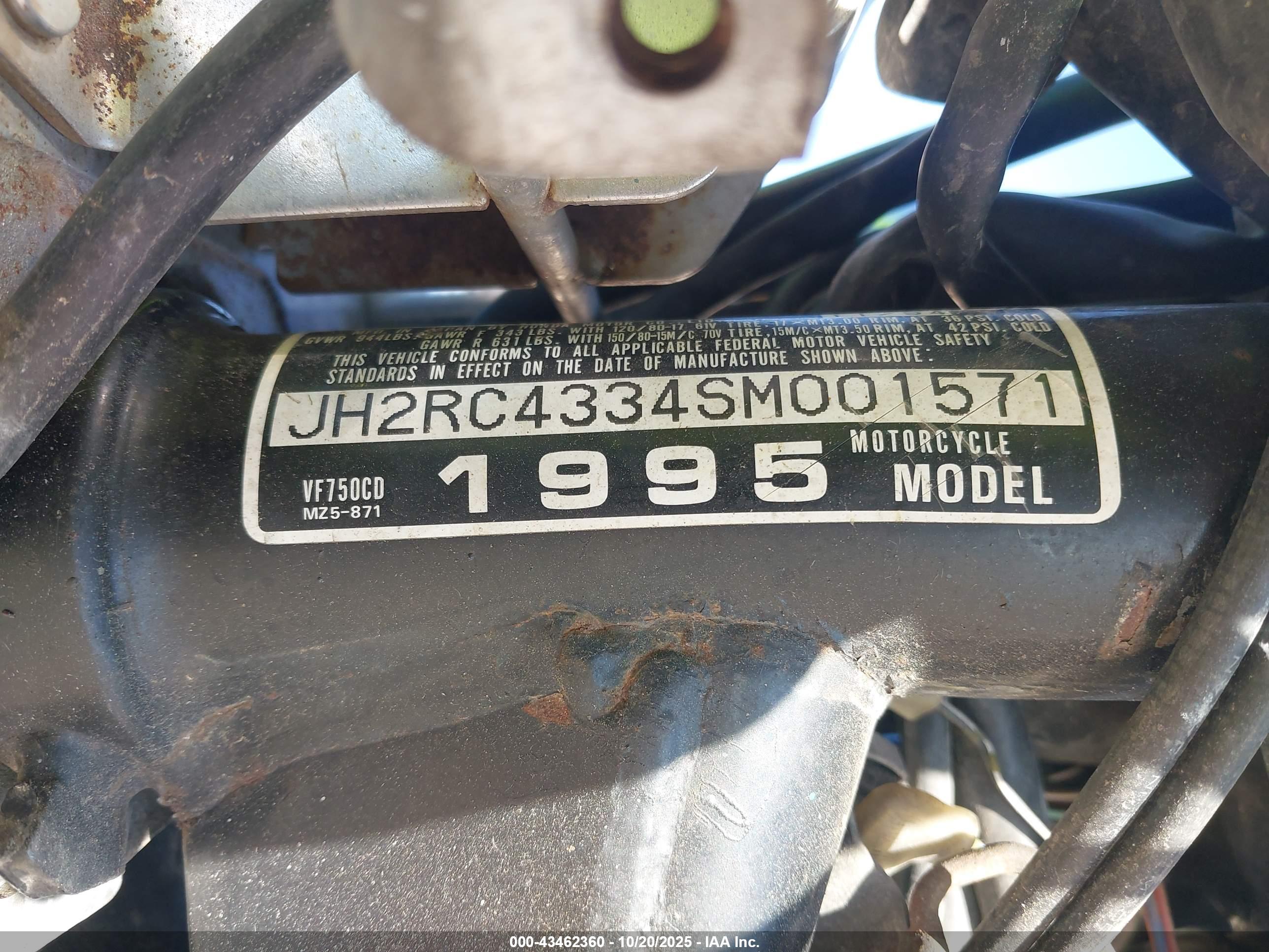 HONDA VF750 image 10