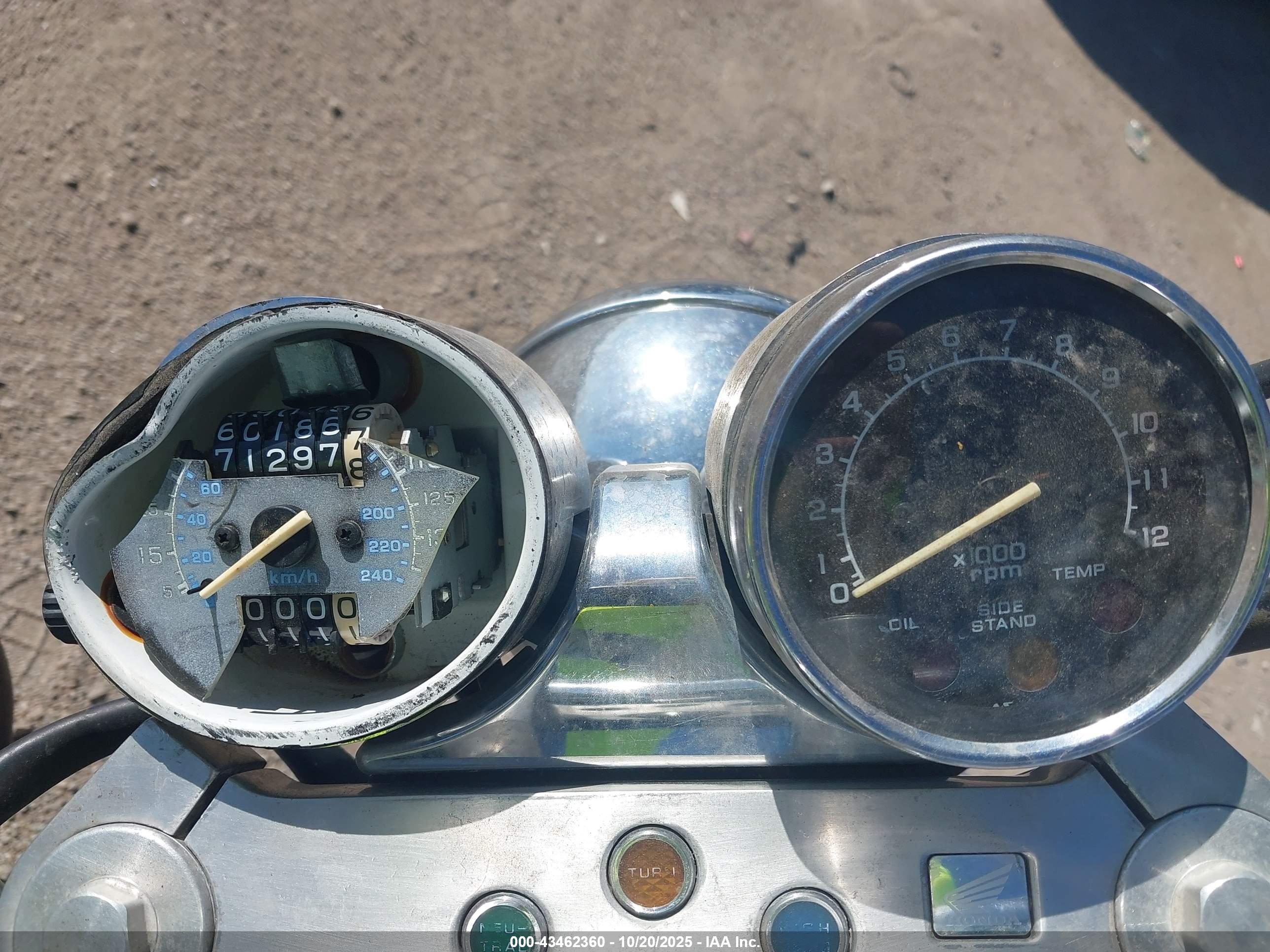 HONDA VF750 image 7