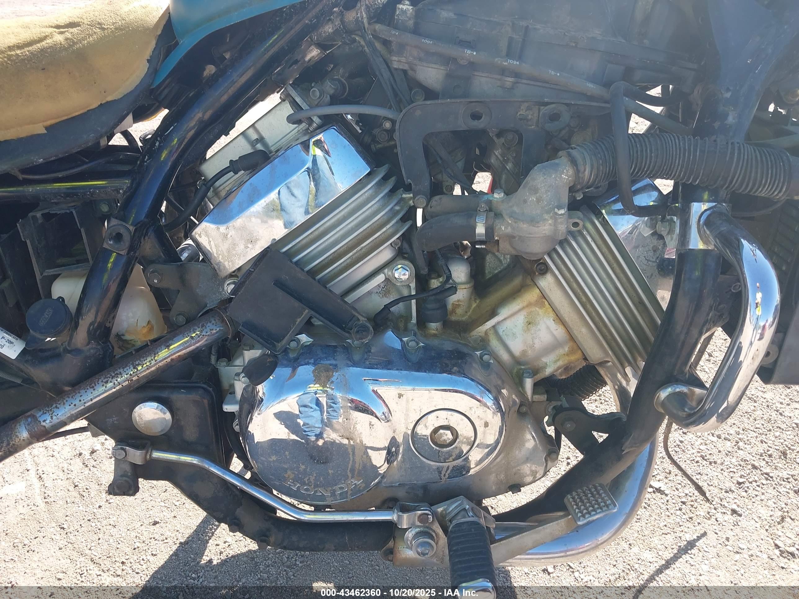 HONDA VF750 image 8