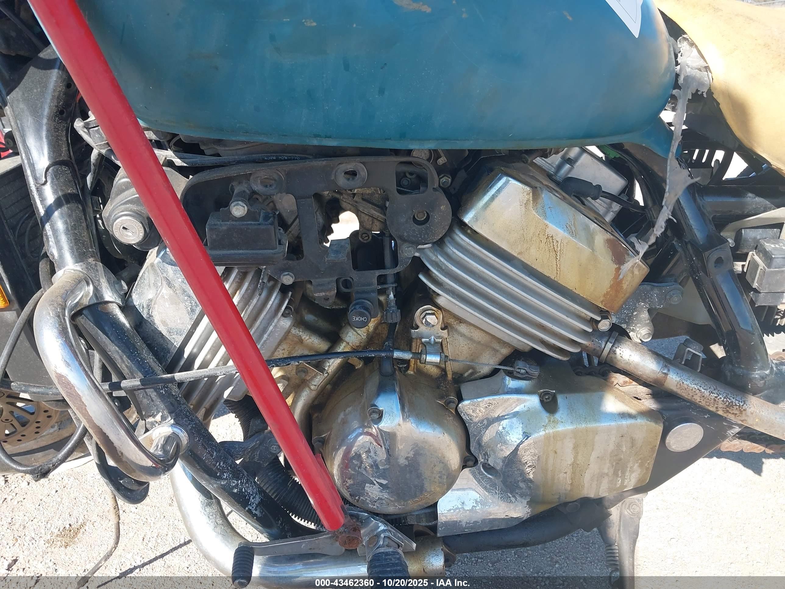 HONDA VF750 image 9