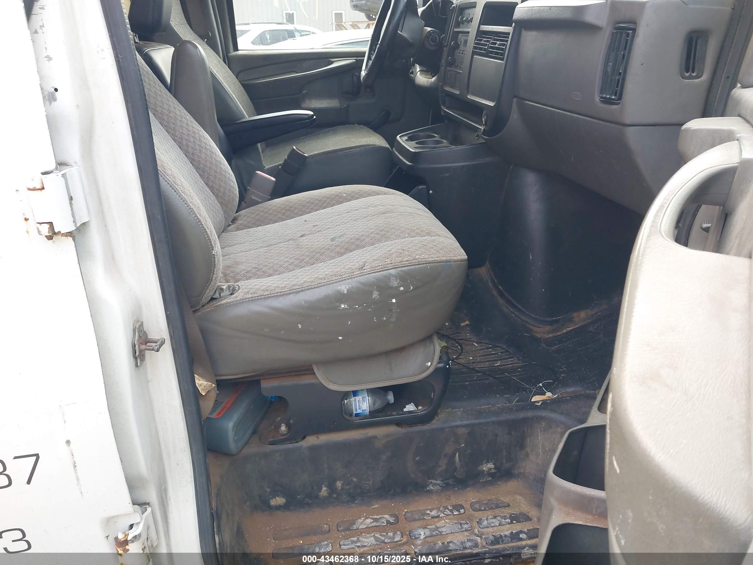 GMC SAVANA image 5