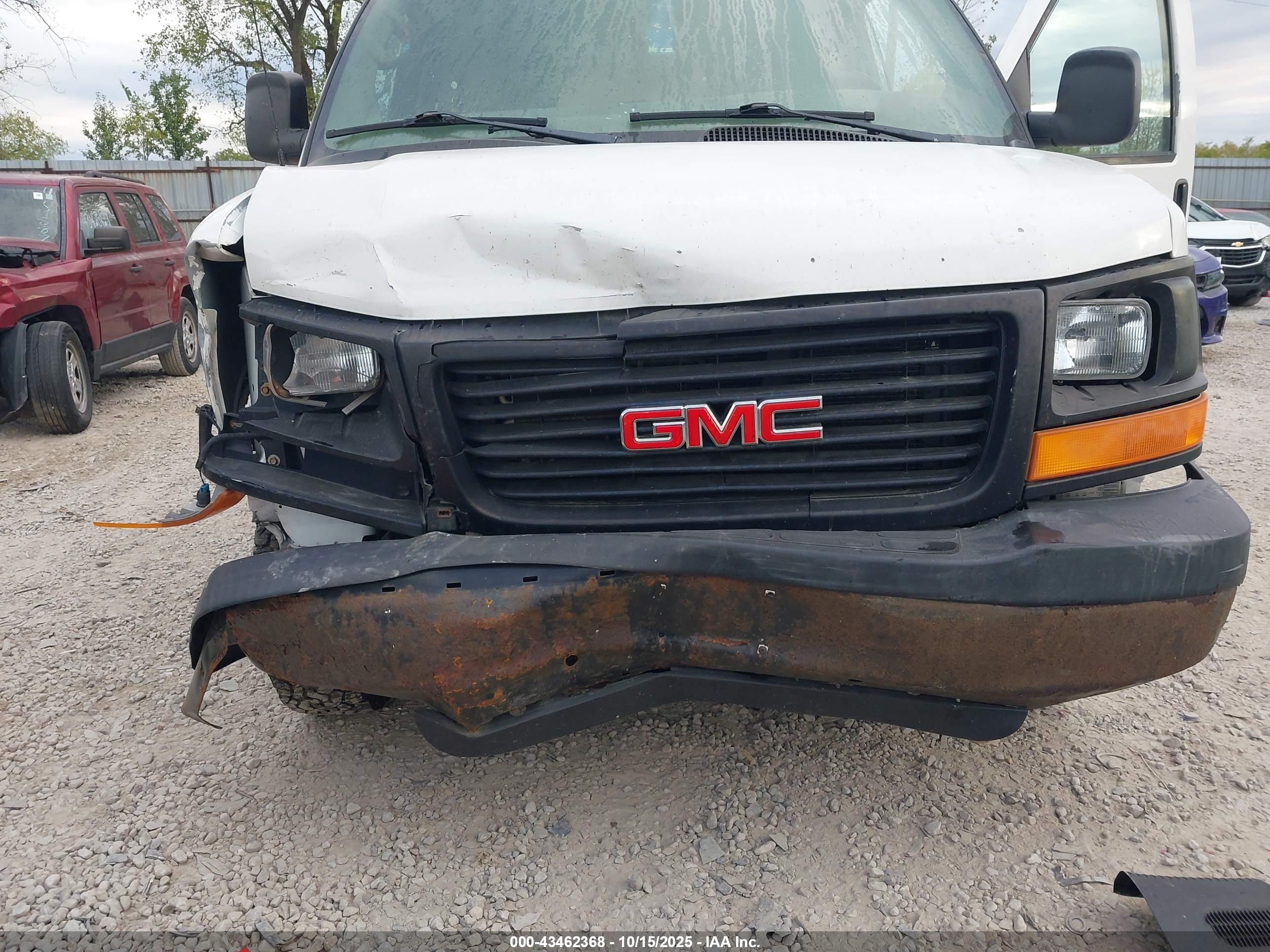 GMC SAVANA image 6