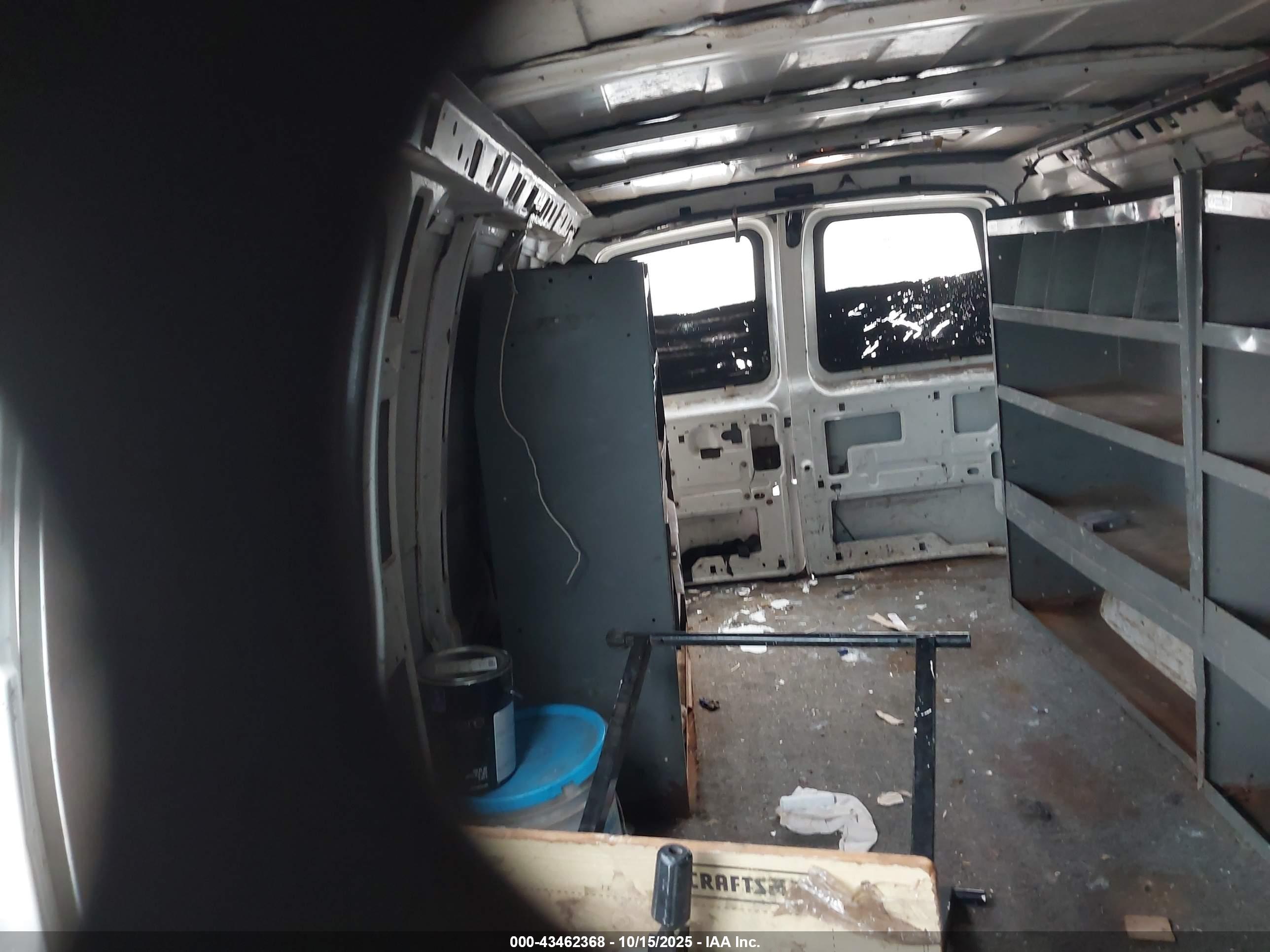 GMC SAVANA image 8