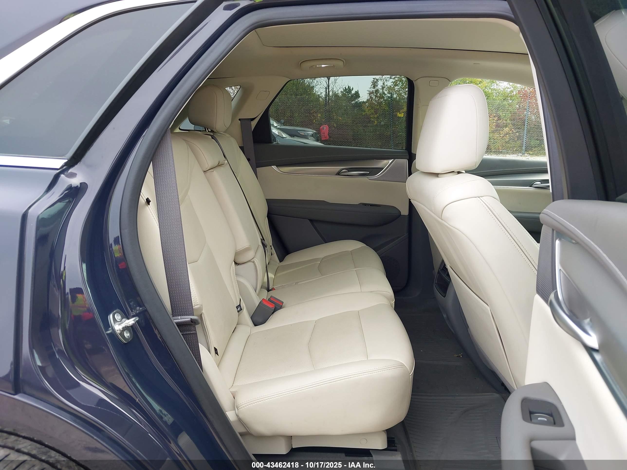 CADILLAC XT5 image 8