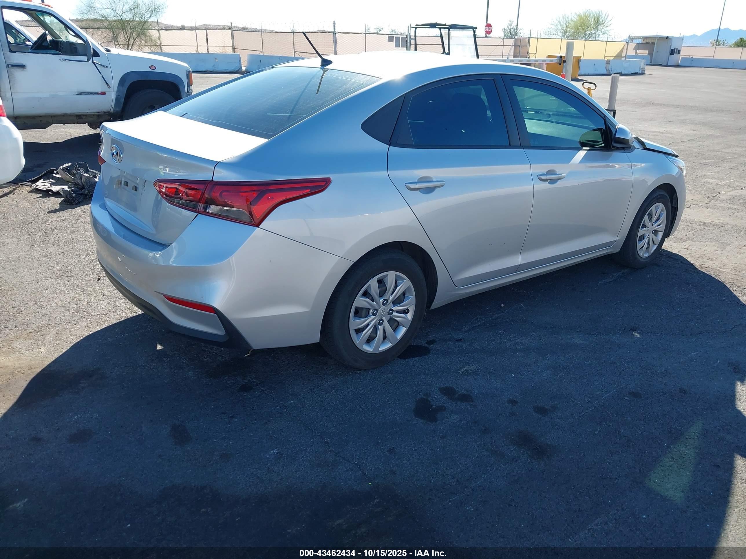 HYUNDAI ACCENT image 4