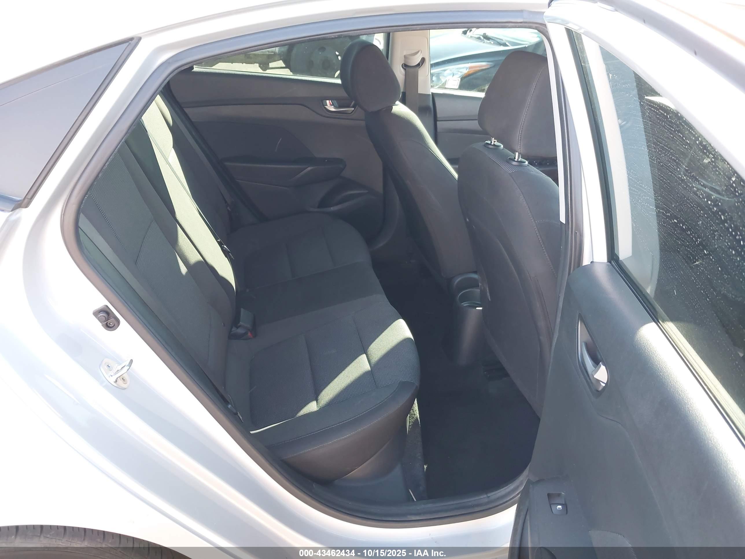 HYUNDAI ACCENT image 8