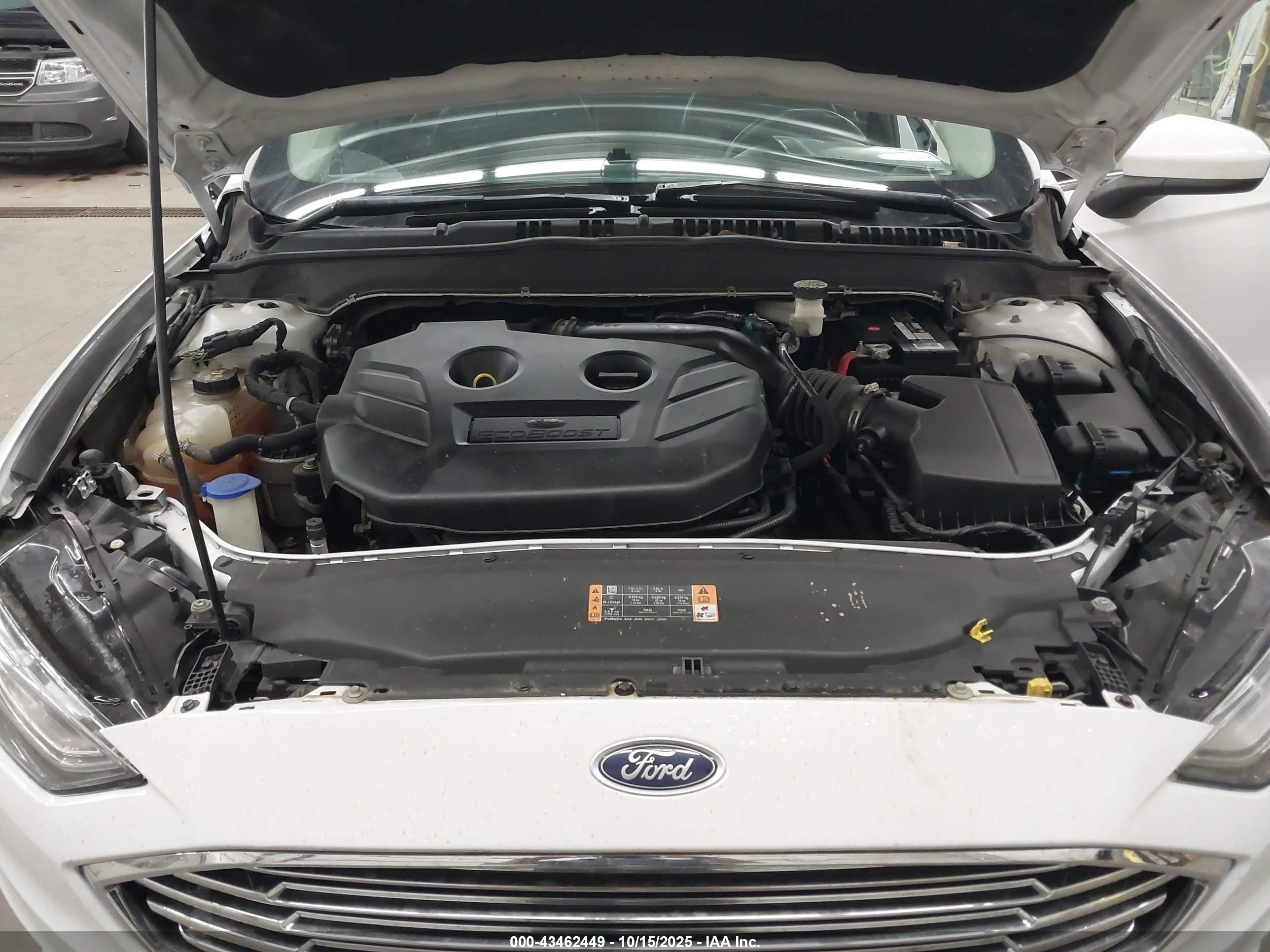 FORD FUSION image 10