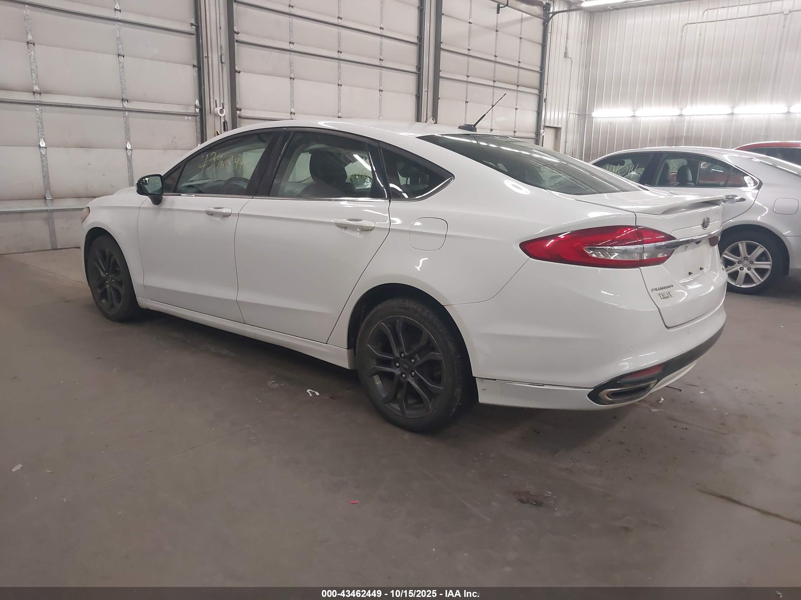 FORD FUSION image 3