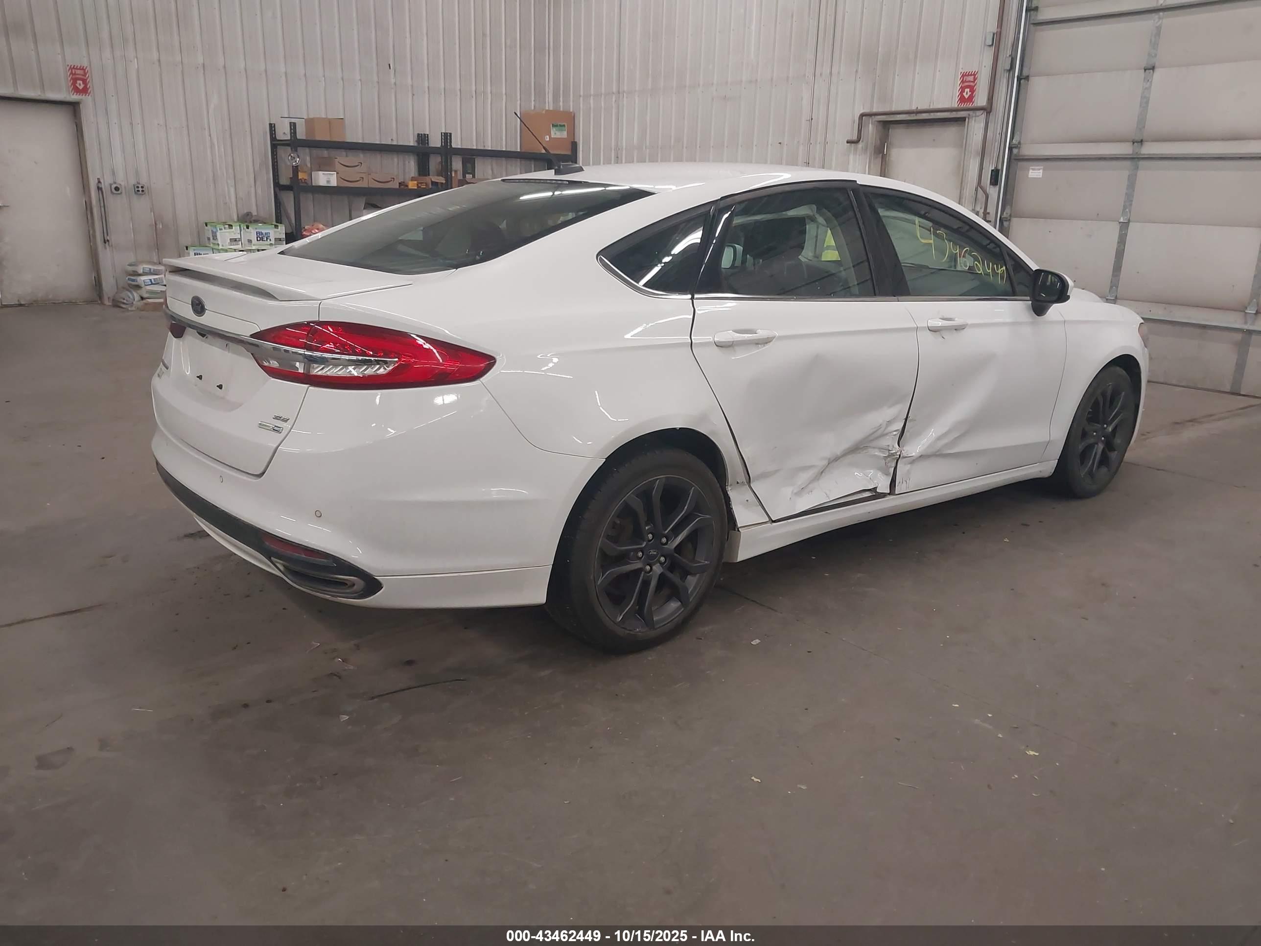 FORD FUSION image 4