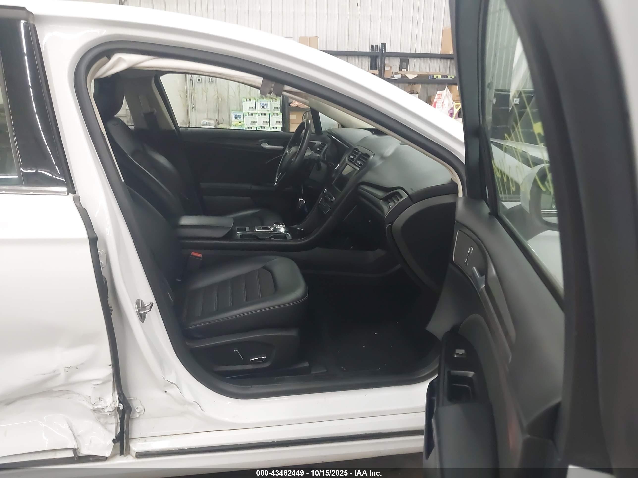 FORD FUSION image 5