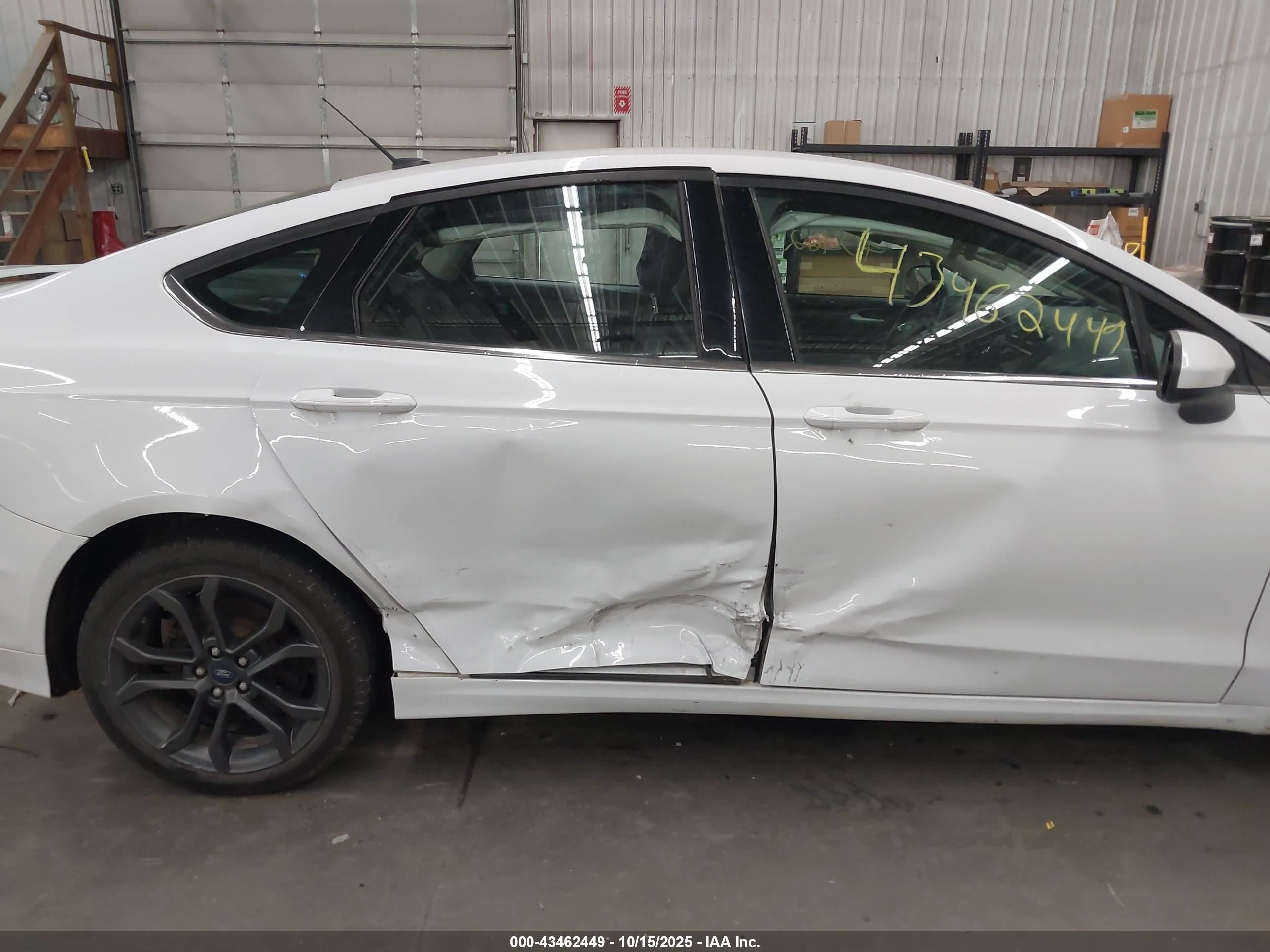 FORD FUSION image 6