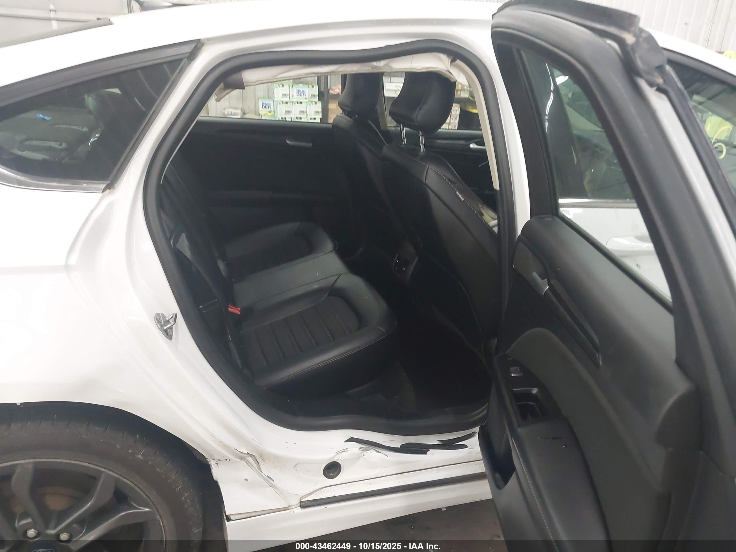 FORD FUSION image 8