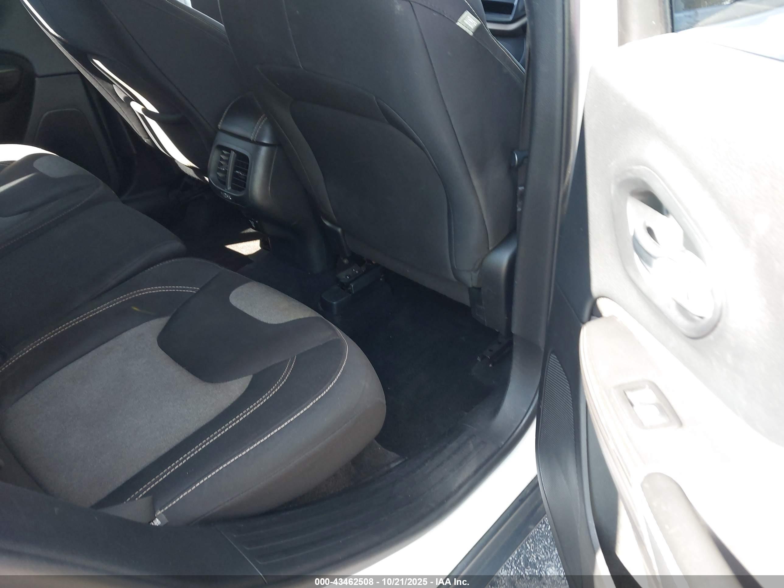 JEEP CHEROKEE image 8