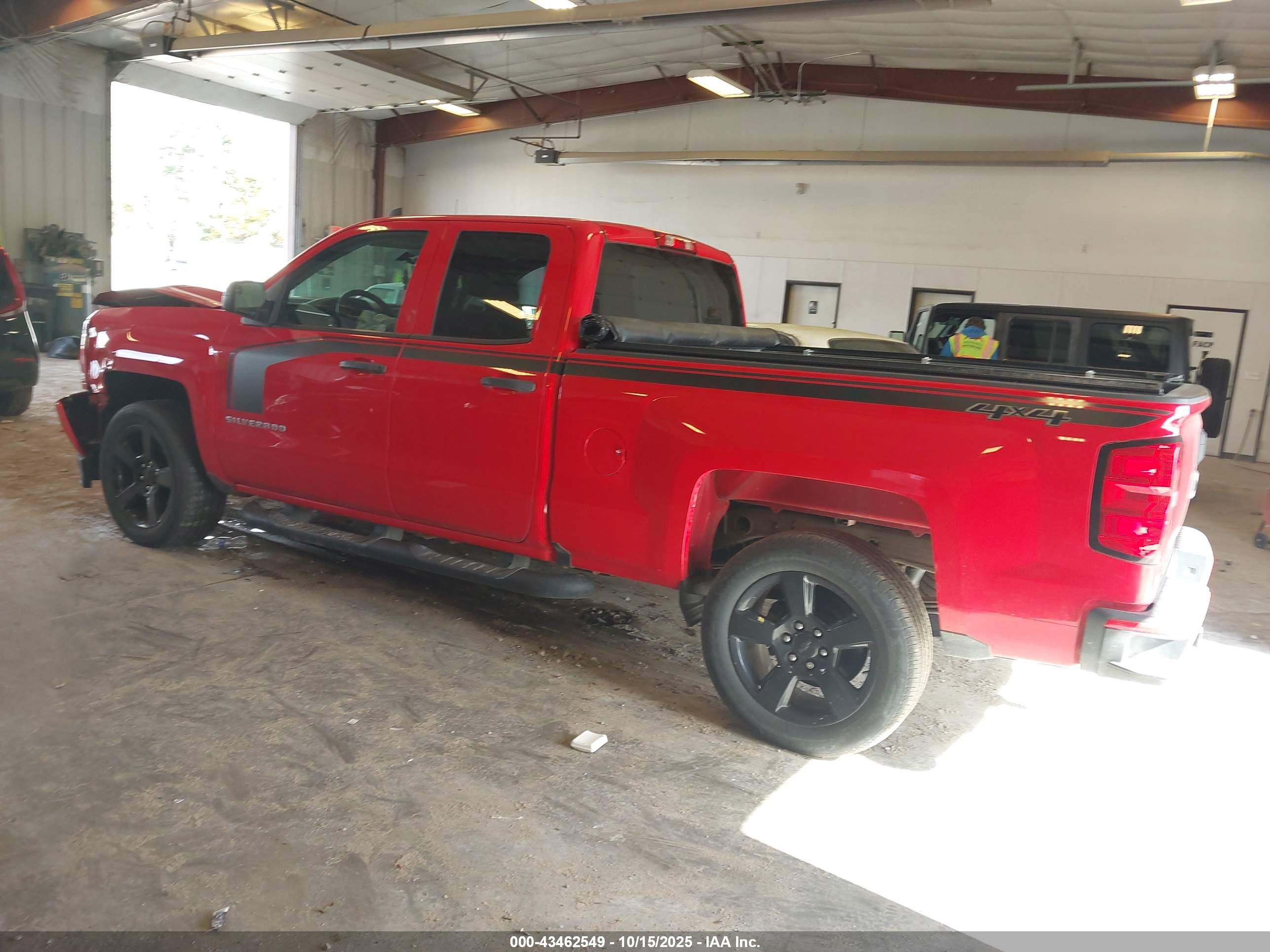 CHEVROLET SILVERADO image 3