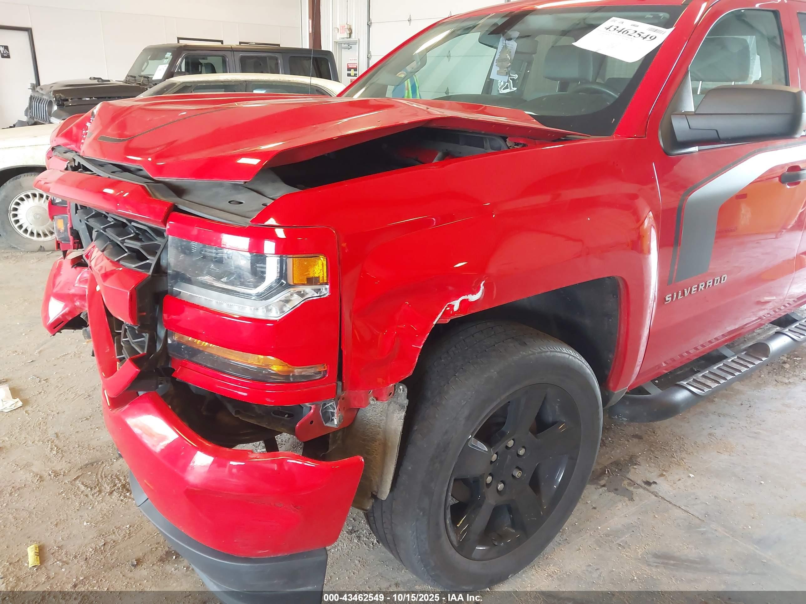 CHEVROLET SILVERADO image 6