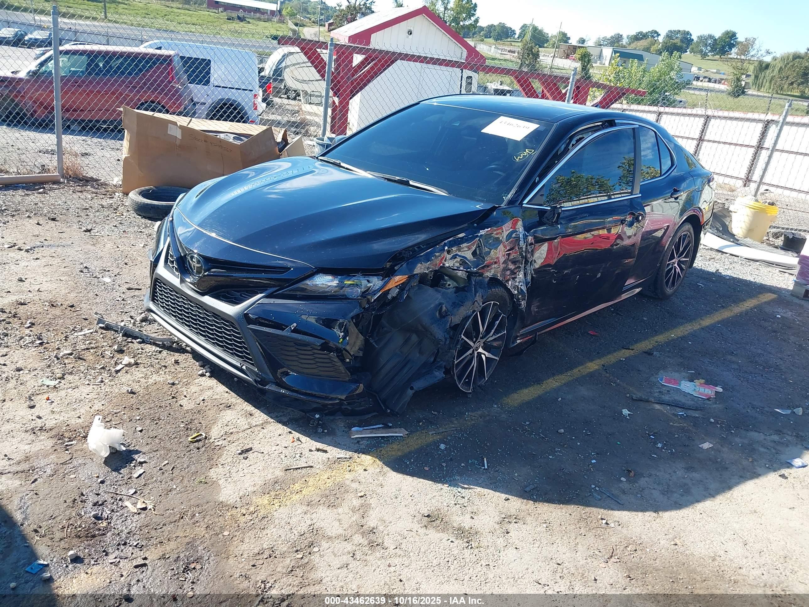 TOYOTA CAMRY image 2