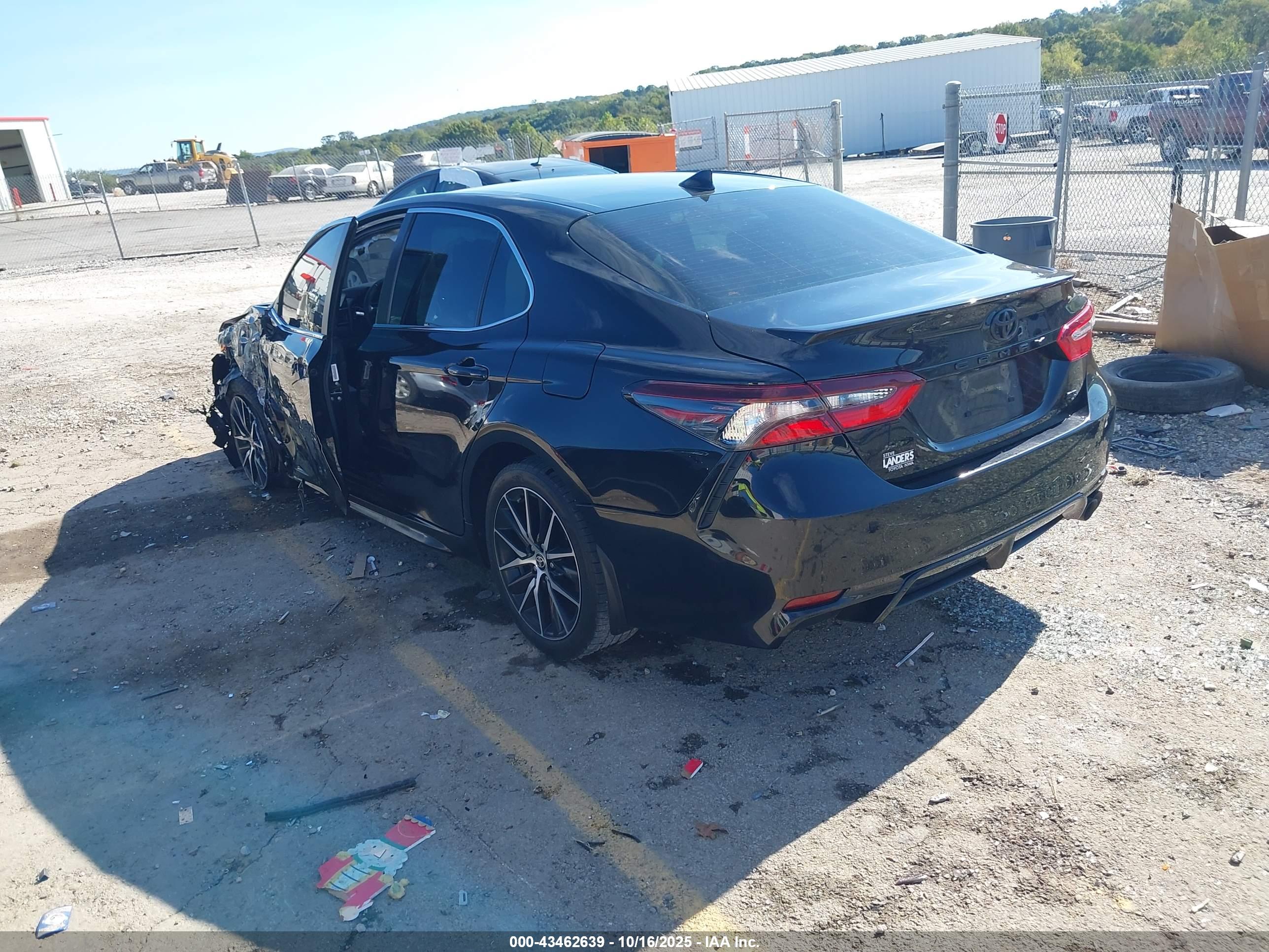 TOYOTA CAMRY image 3