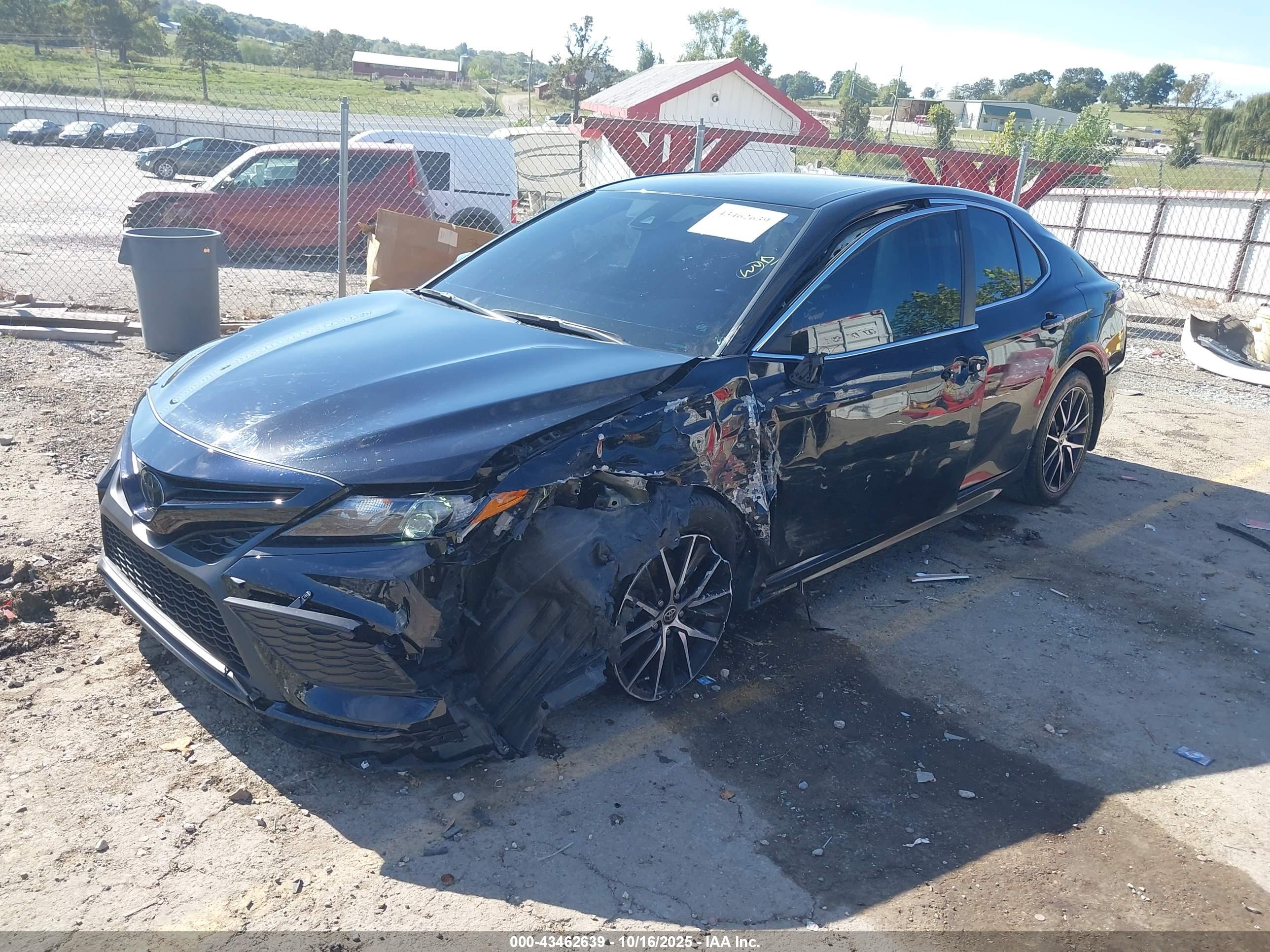 TOYOTA CAMRY image 6