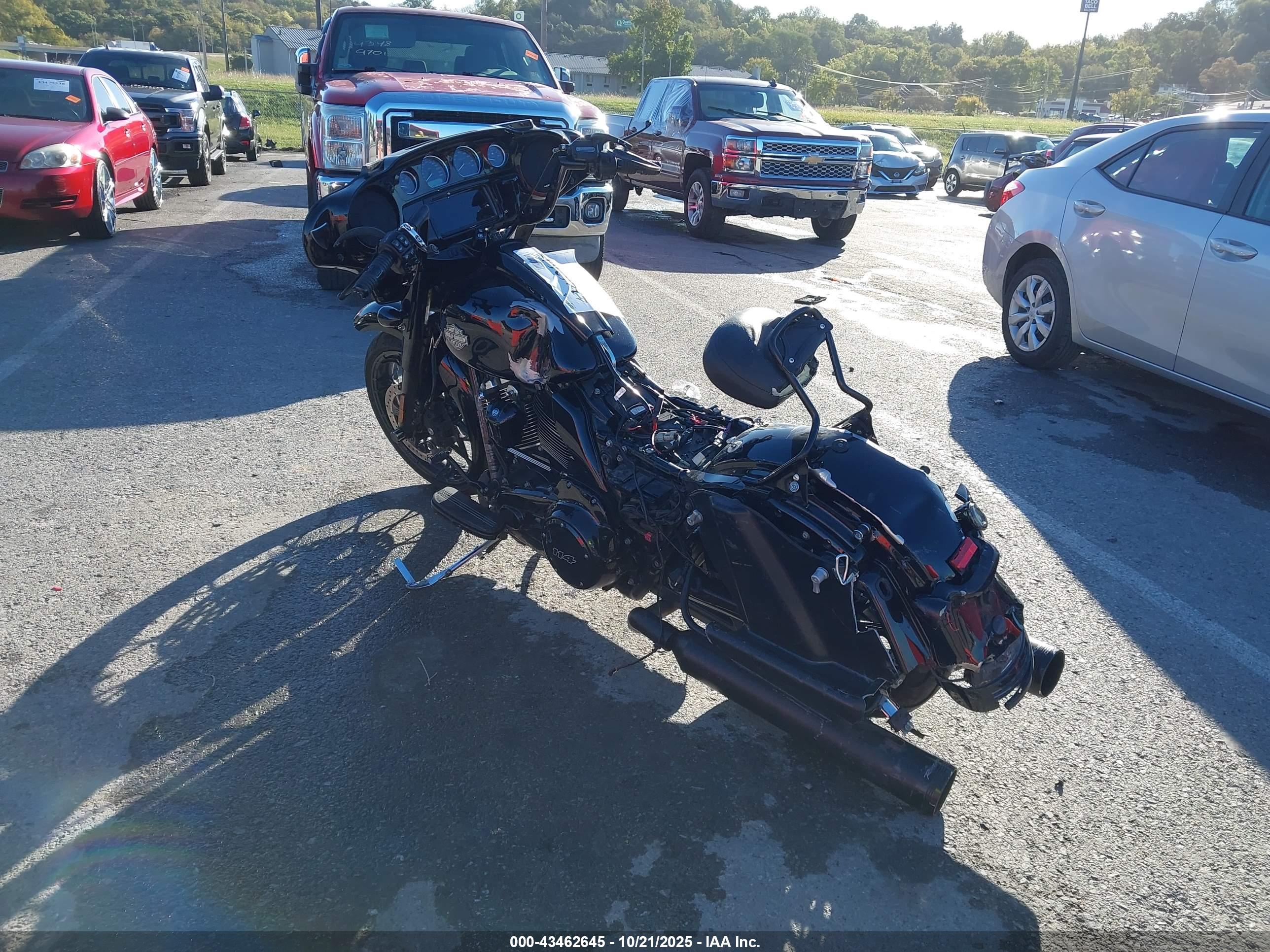 HARLEY-DAVIDSON FLHXS image 3