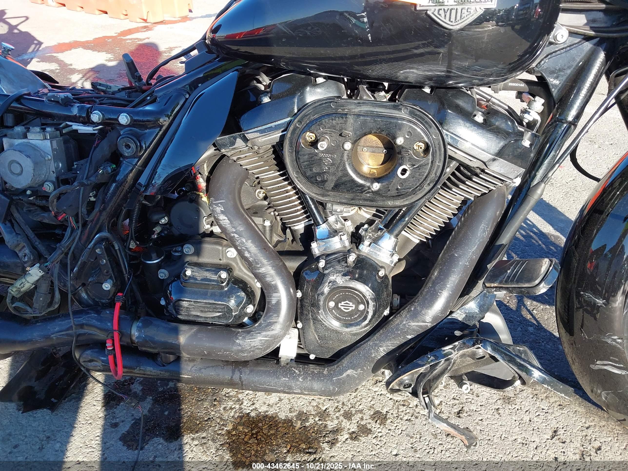HARLEY-DAVIDSON FLHXS image 8