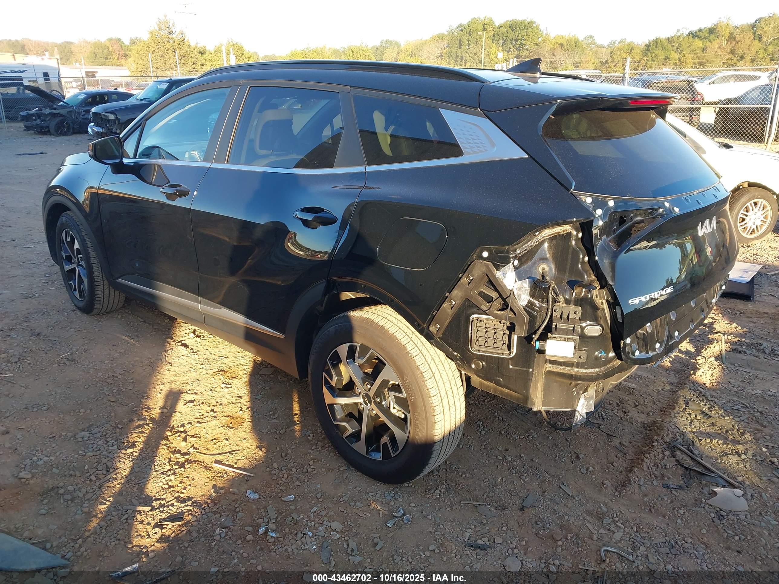 KIA SPORTAGE image 3