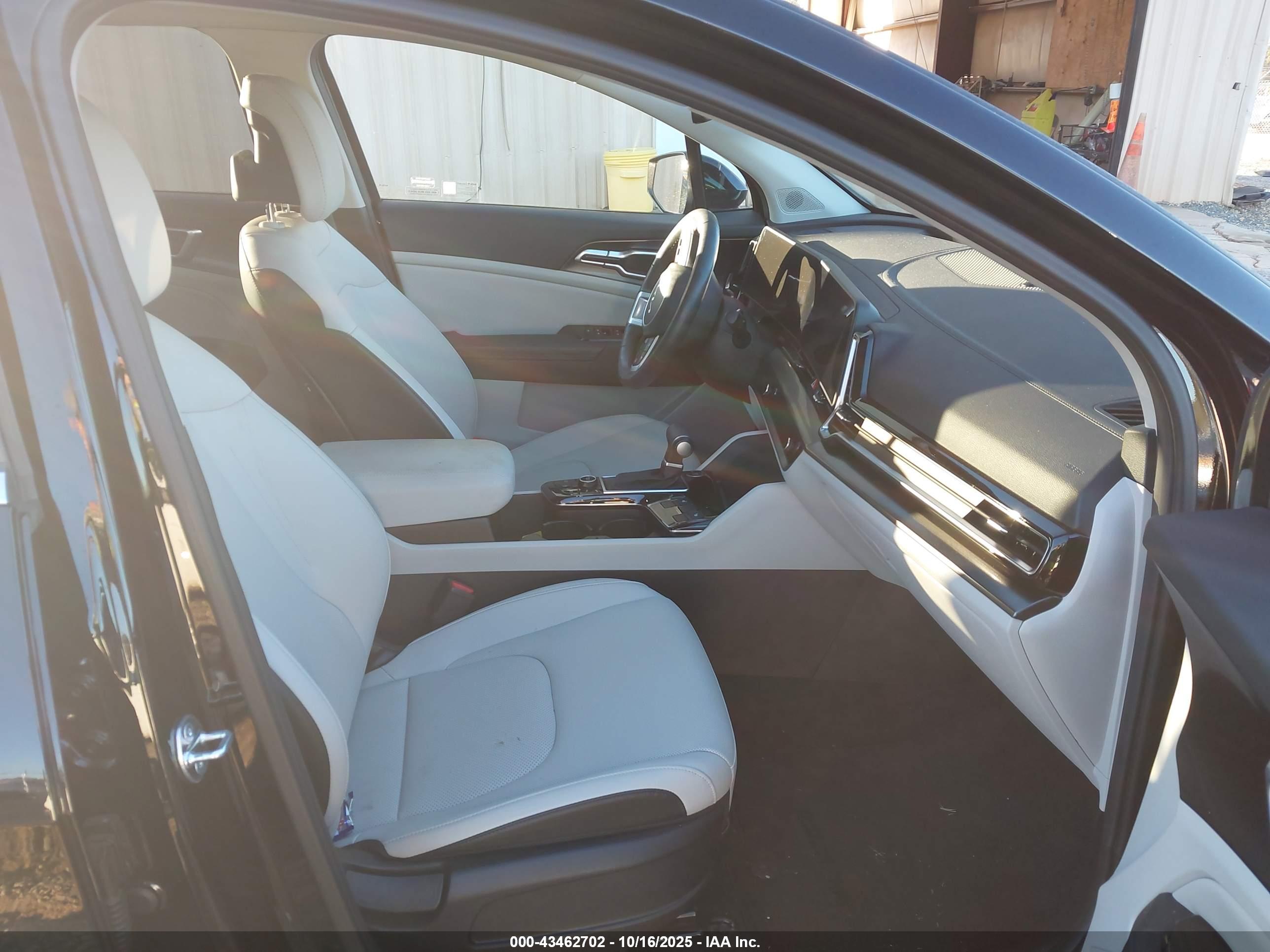 KIA SPORTAGE image 5