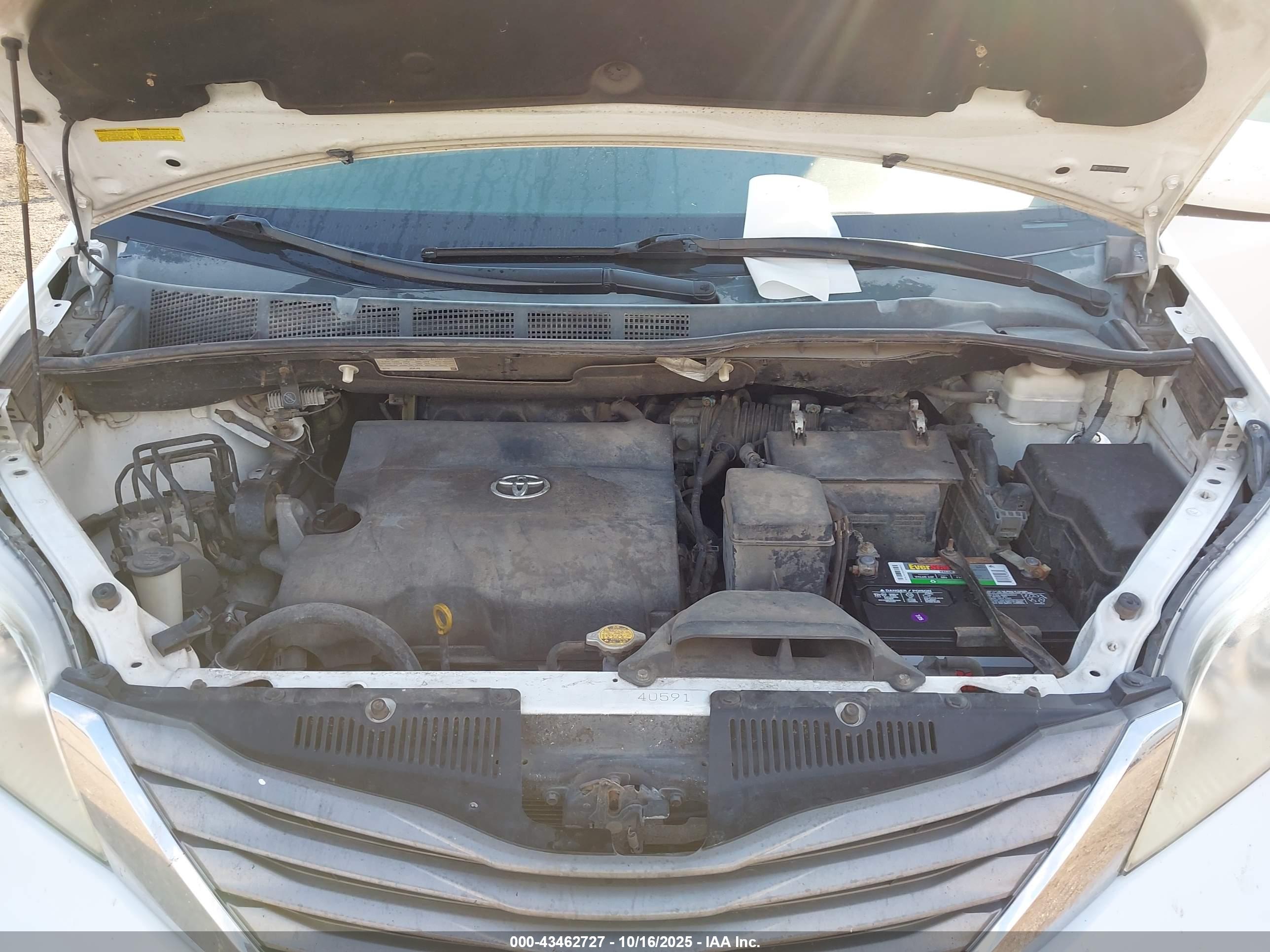 TOYOTA SIENNA image 10