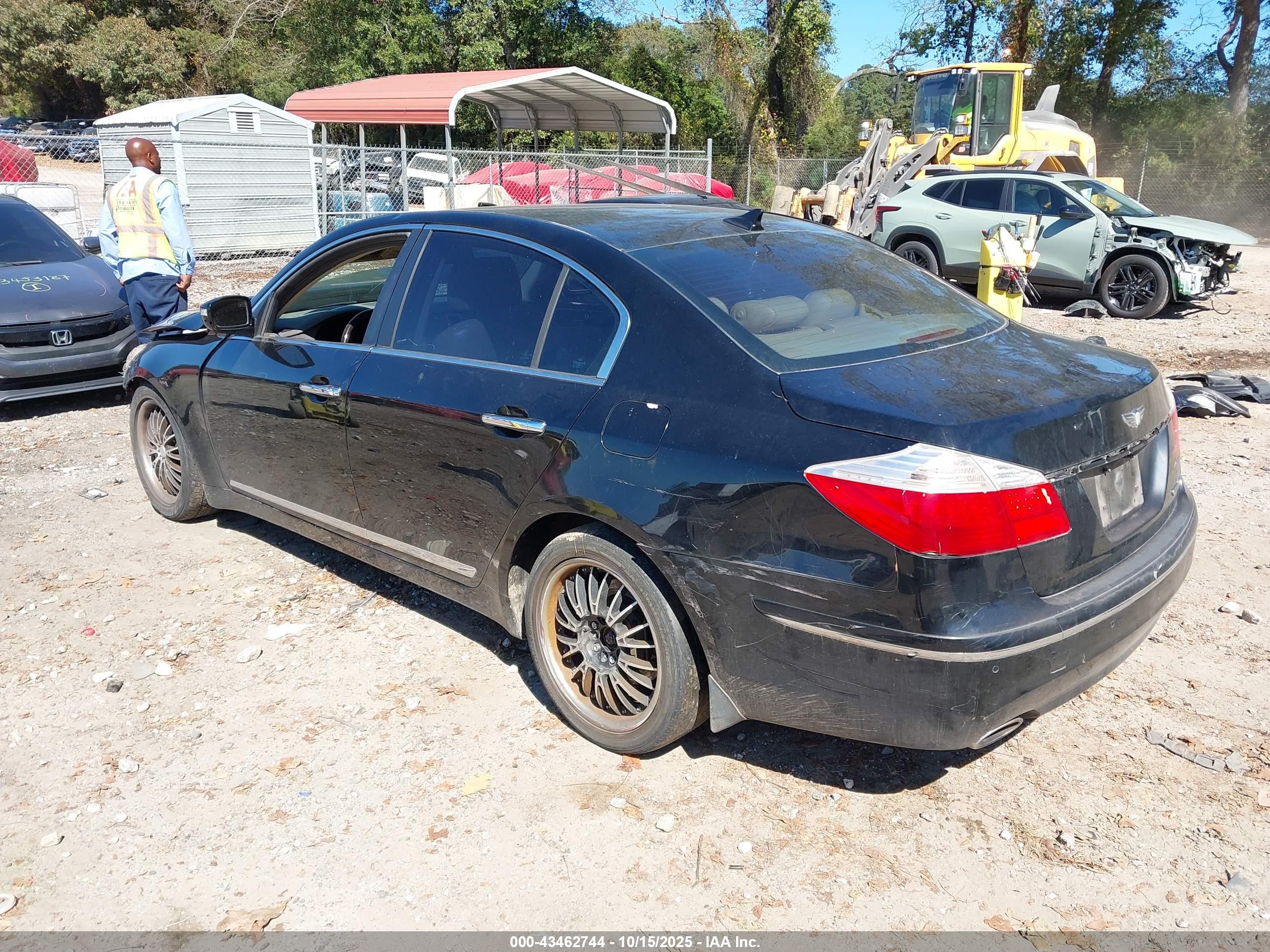 HYUNDAI GENESIS image 3