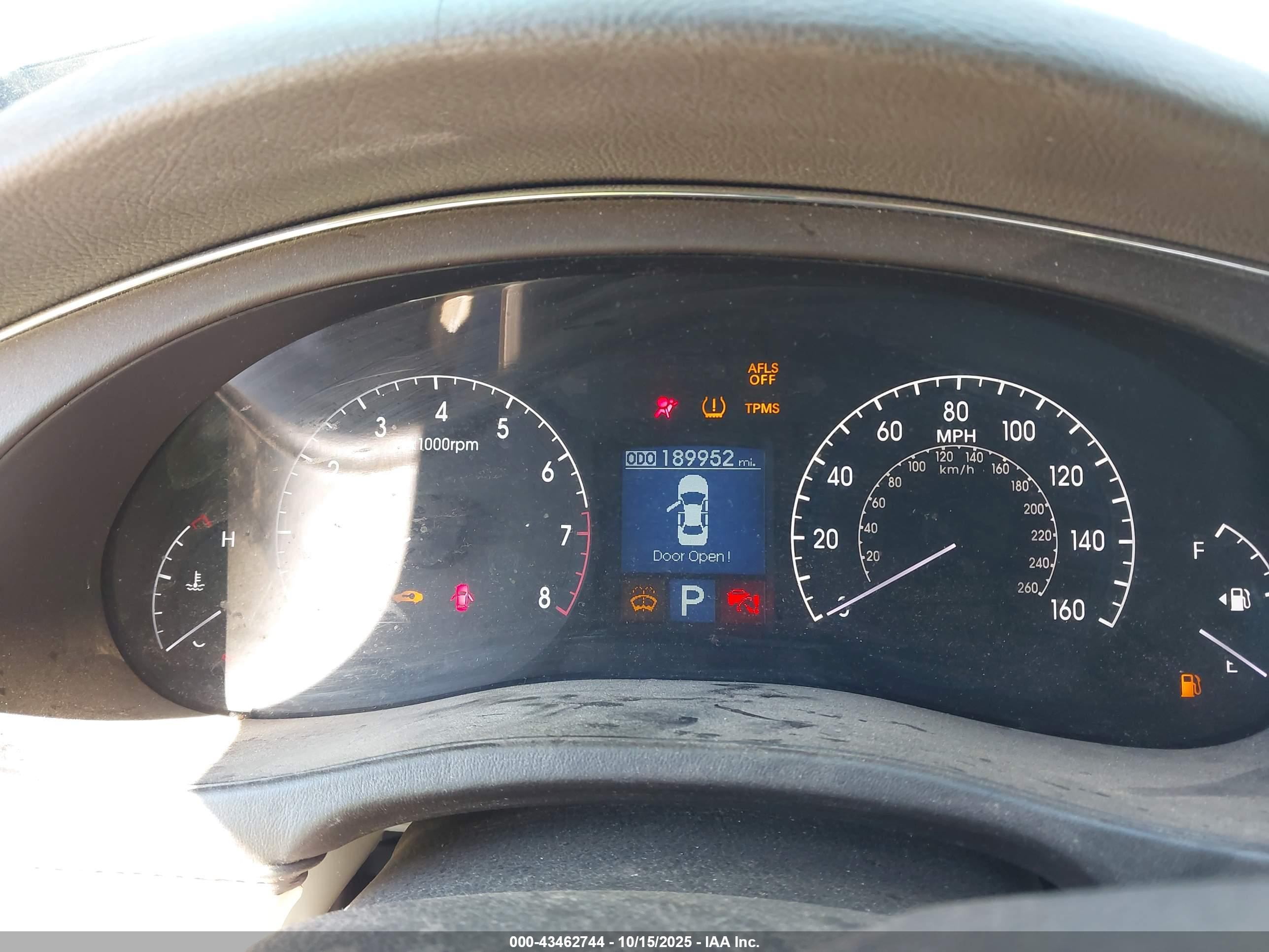 HYUNDAI GENESIS image 7