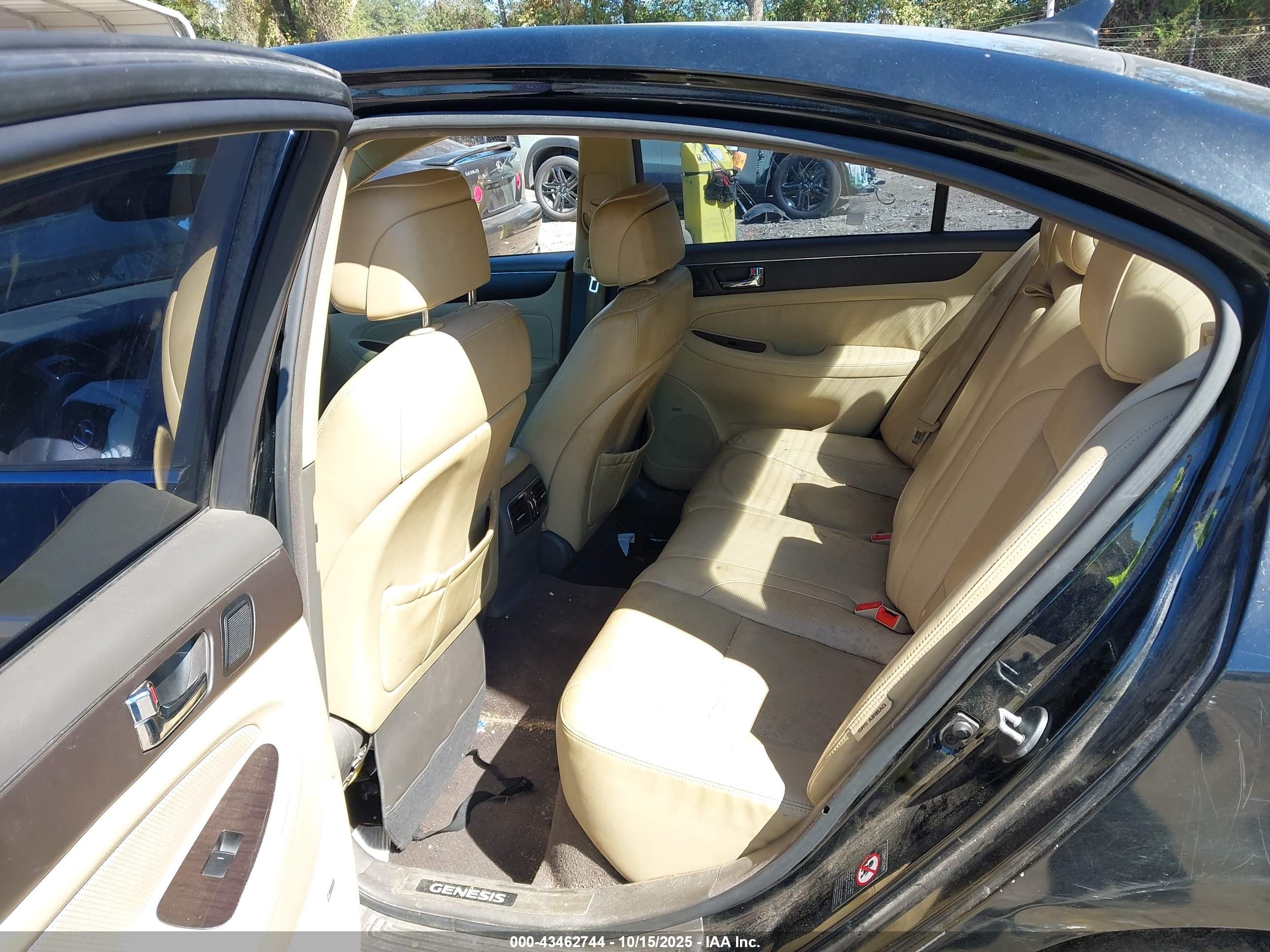 HYUNDAI GENESIS image 8