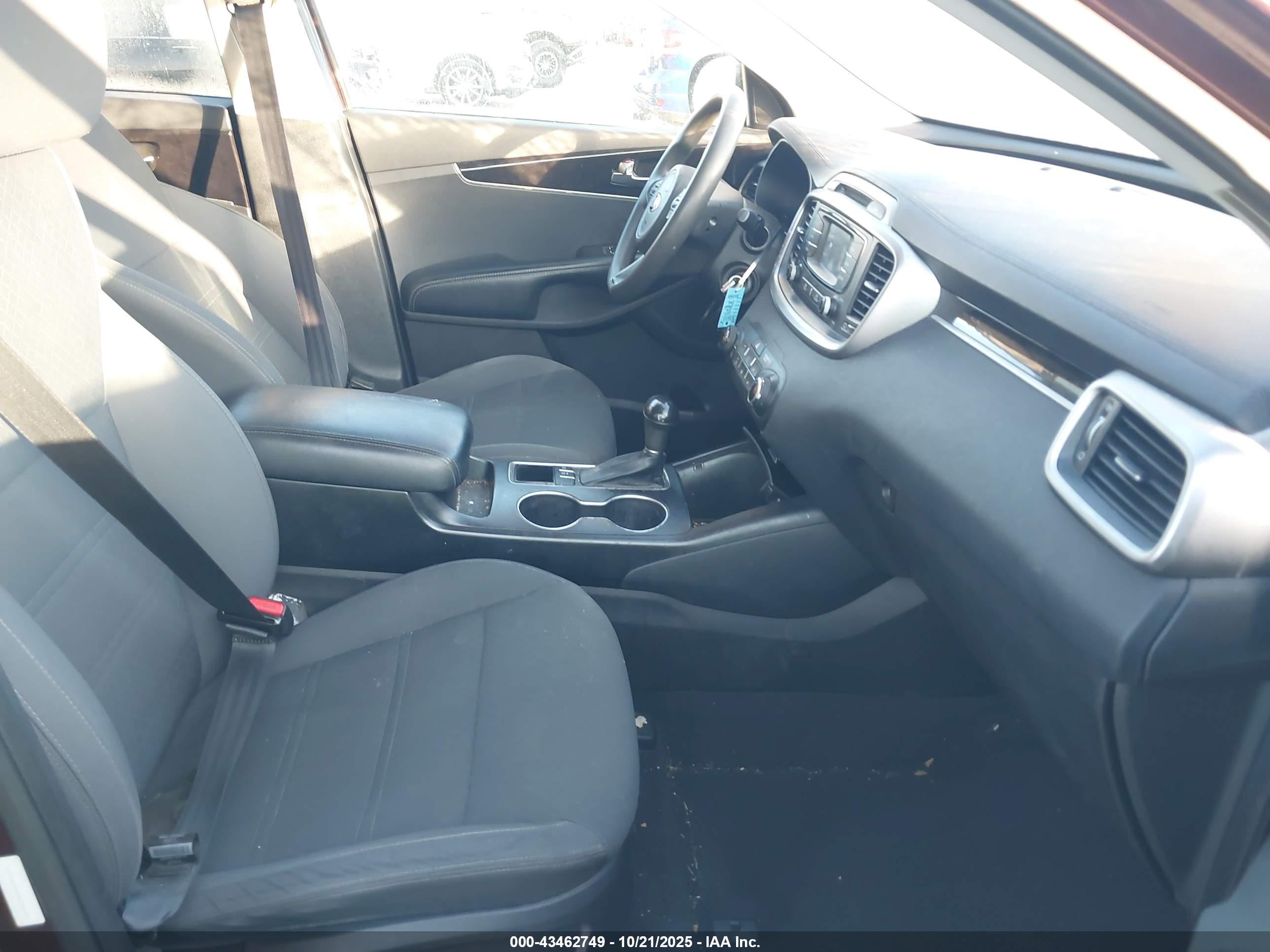 KIA SORENTO image 5