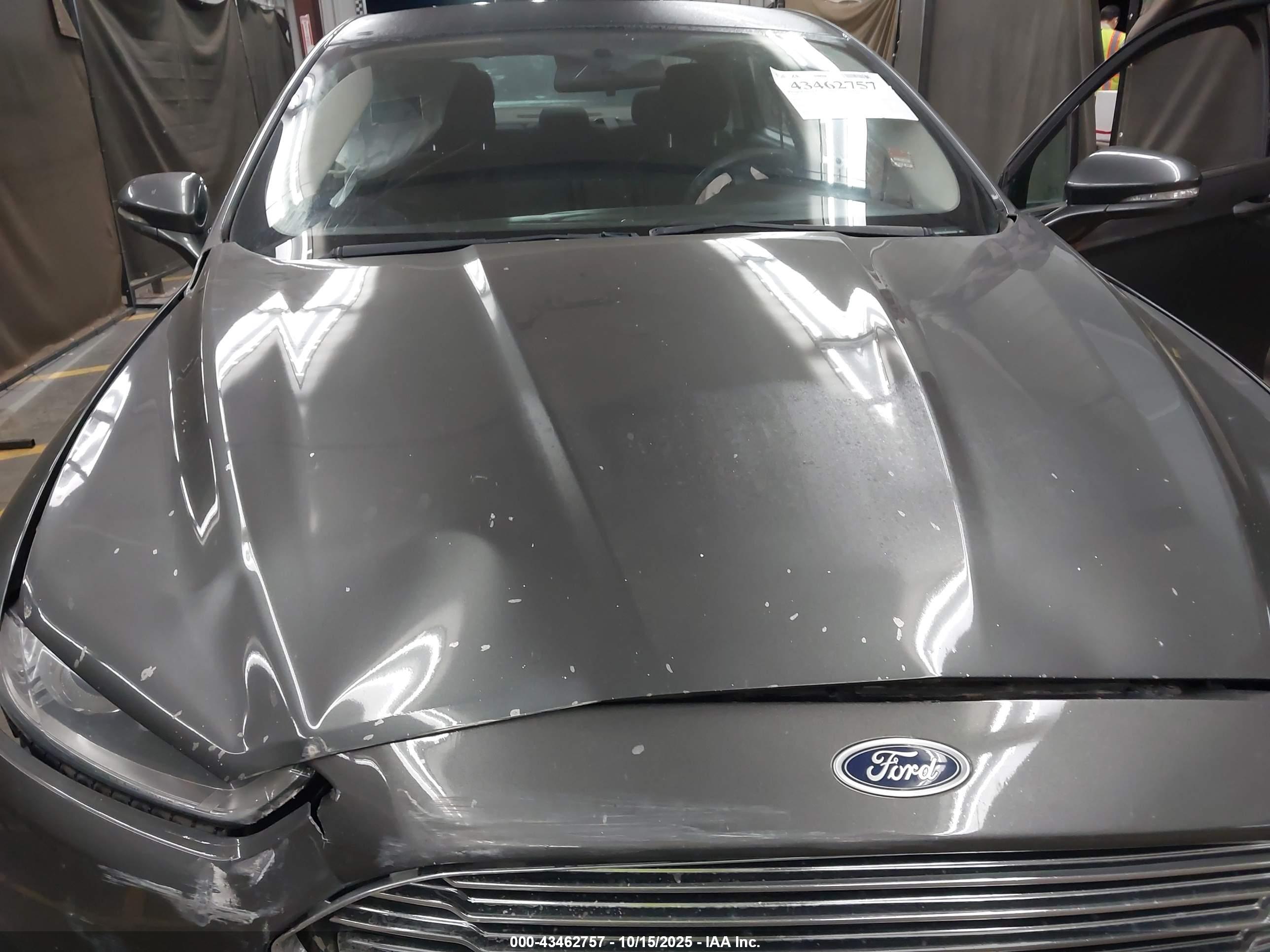 FORD FUSION image 10