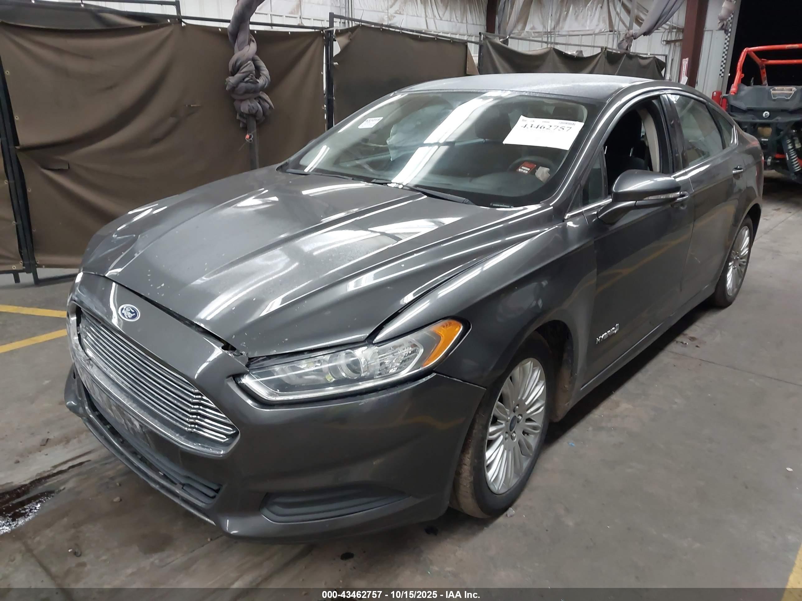 FORD FUSION image 2