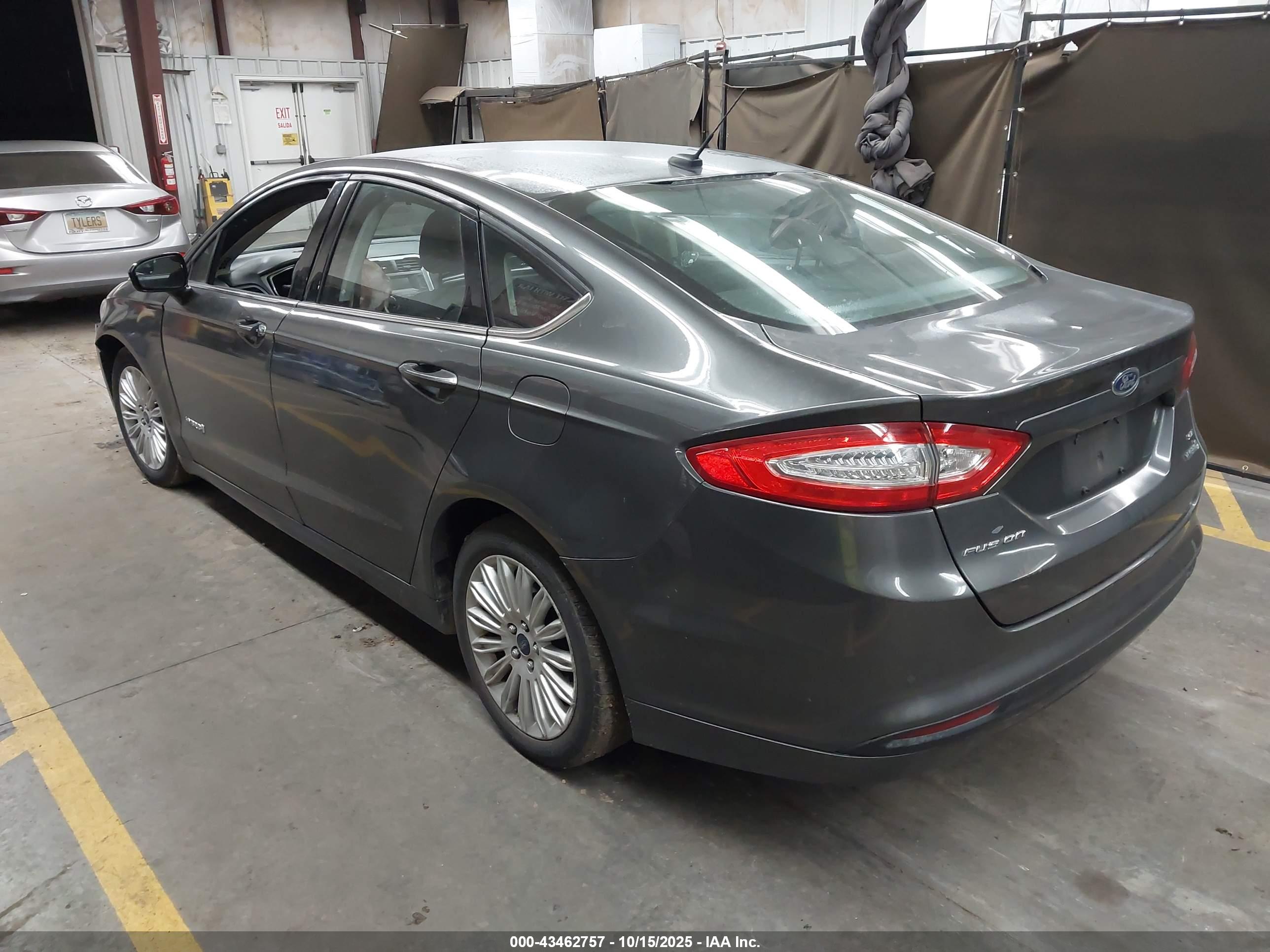 FORD FUSION image 3