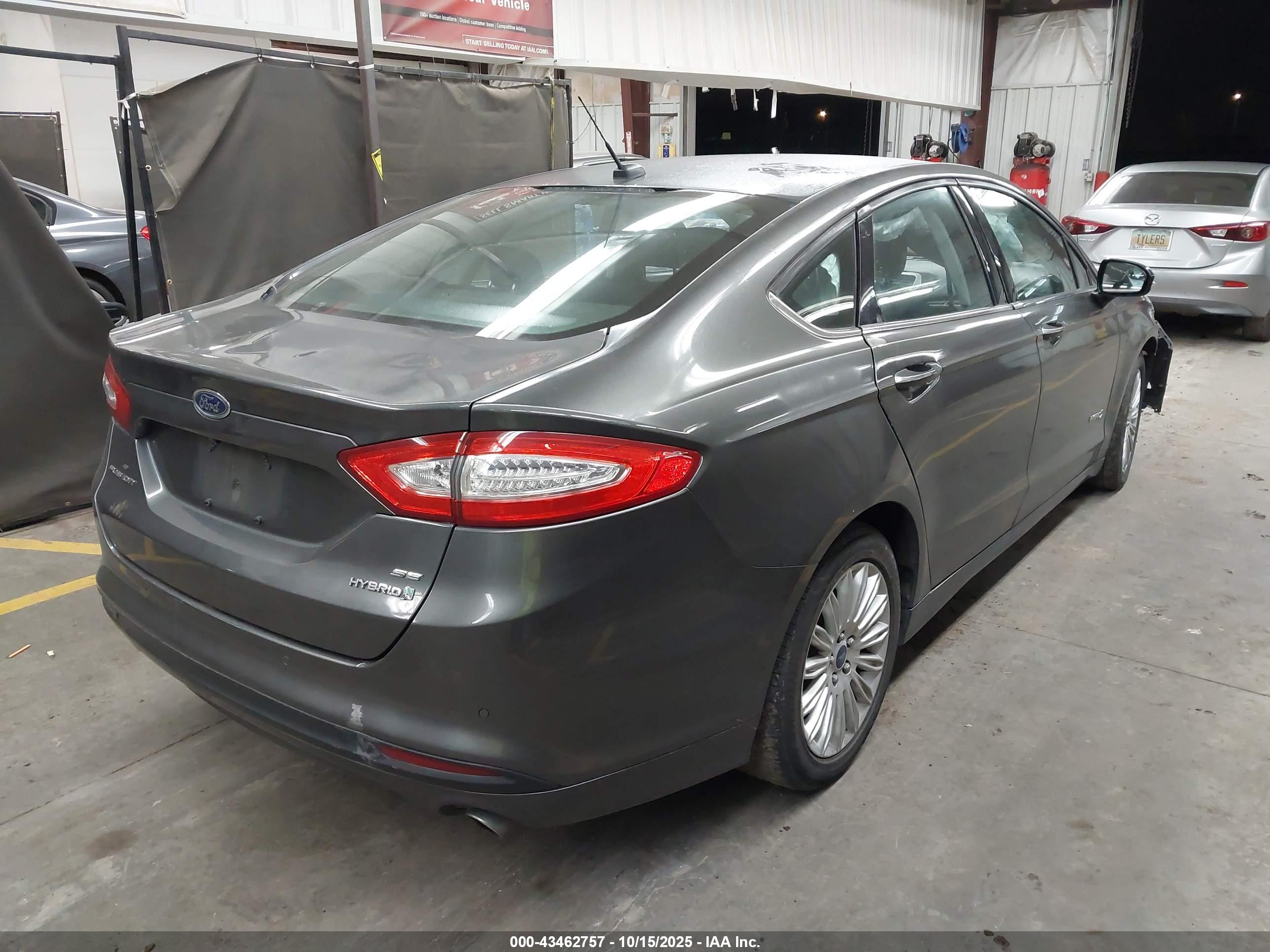 FORD FUSION image 4
