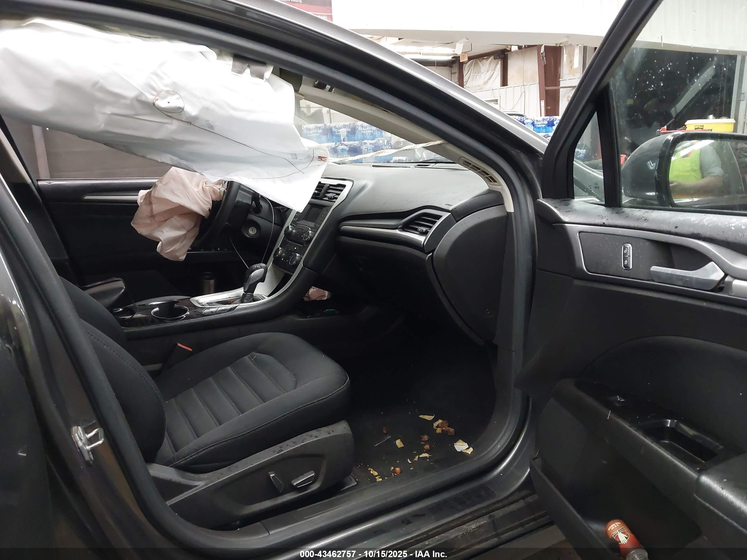 FORD FUSION image 5