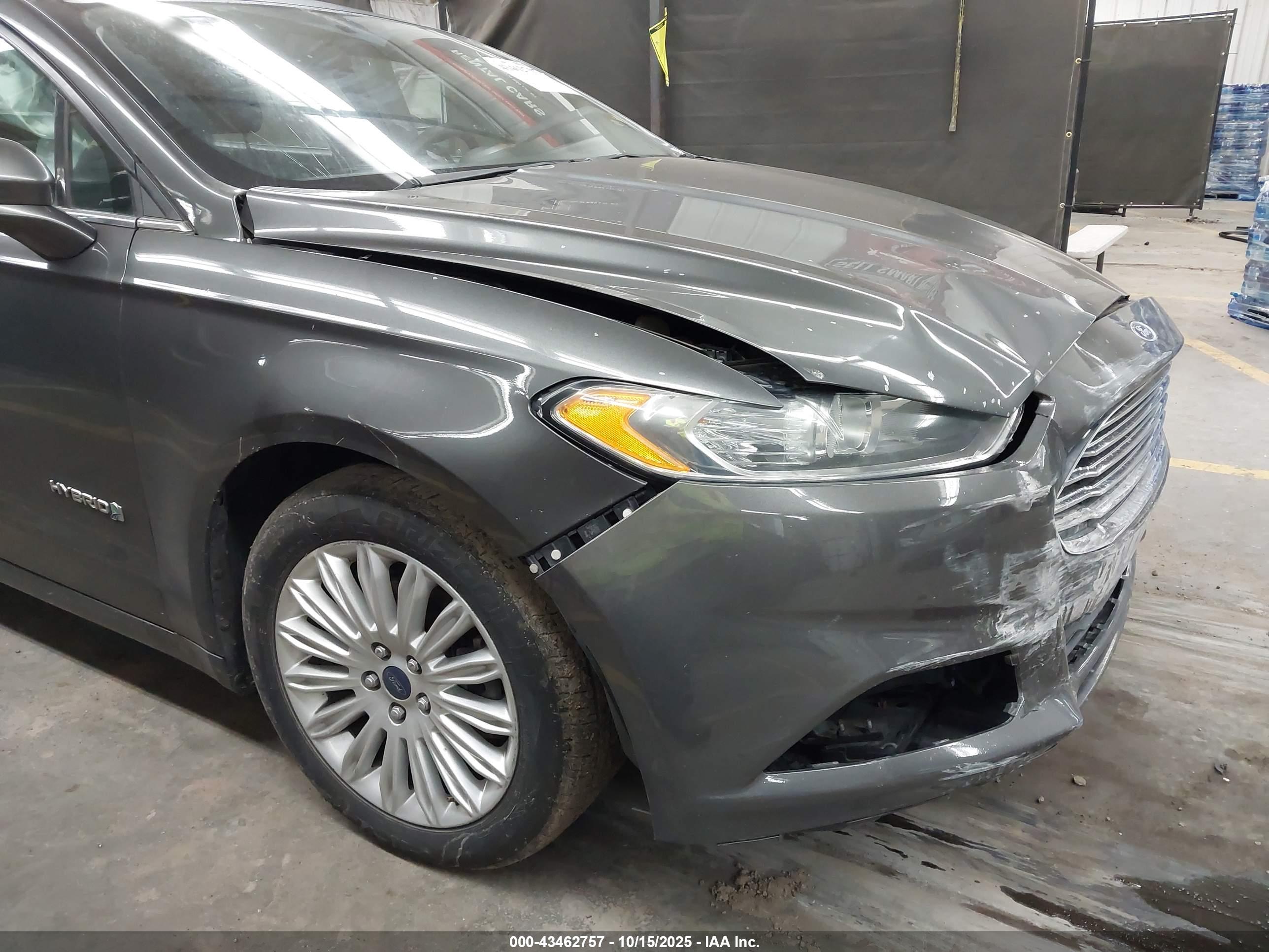 FORD FUSION image 6