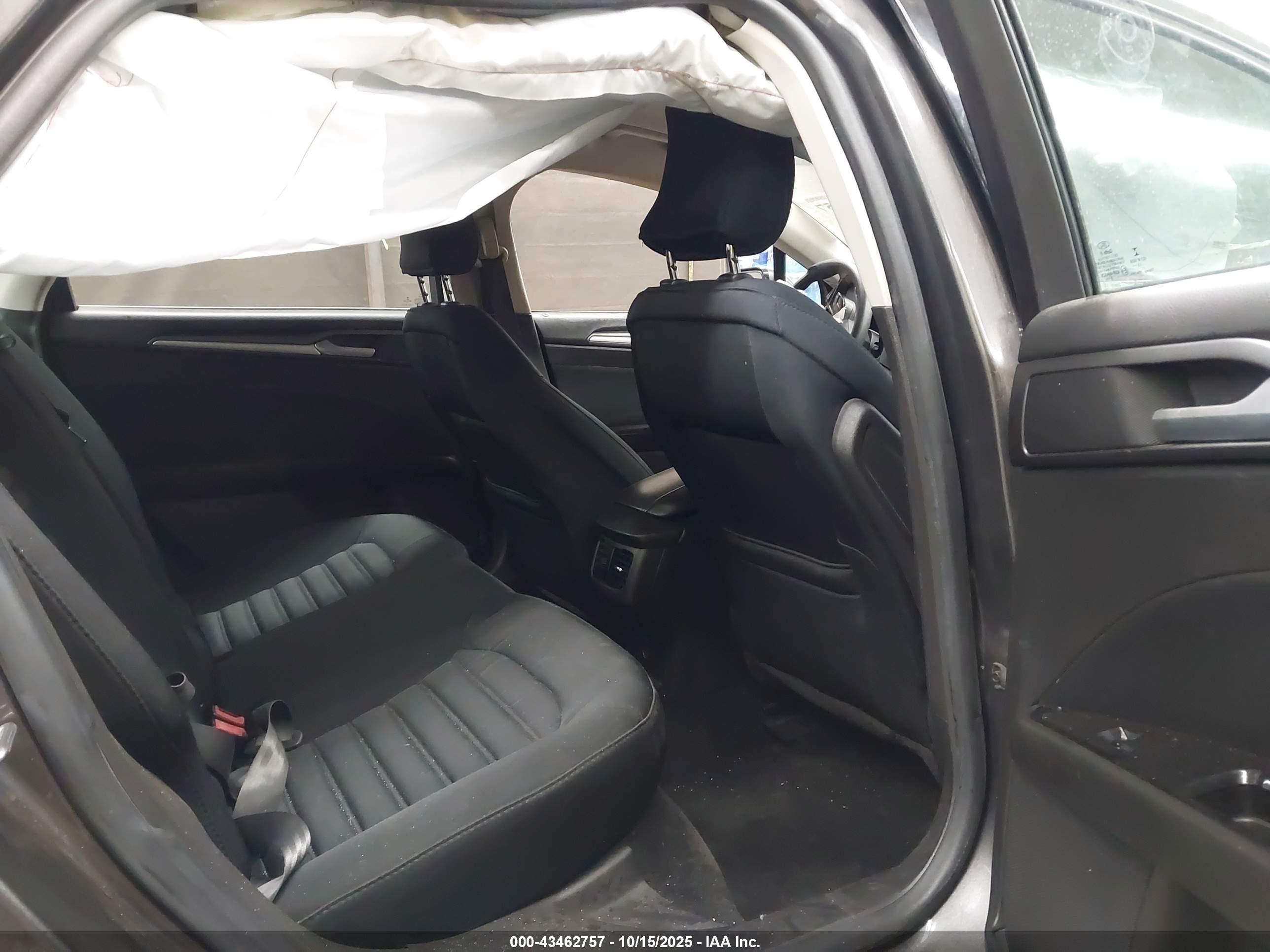 FORD FUSION image 8
