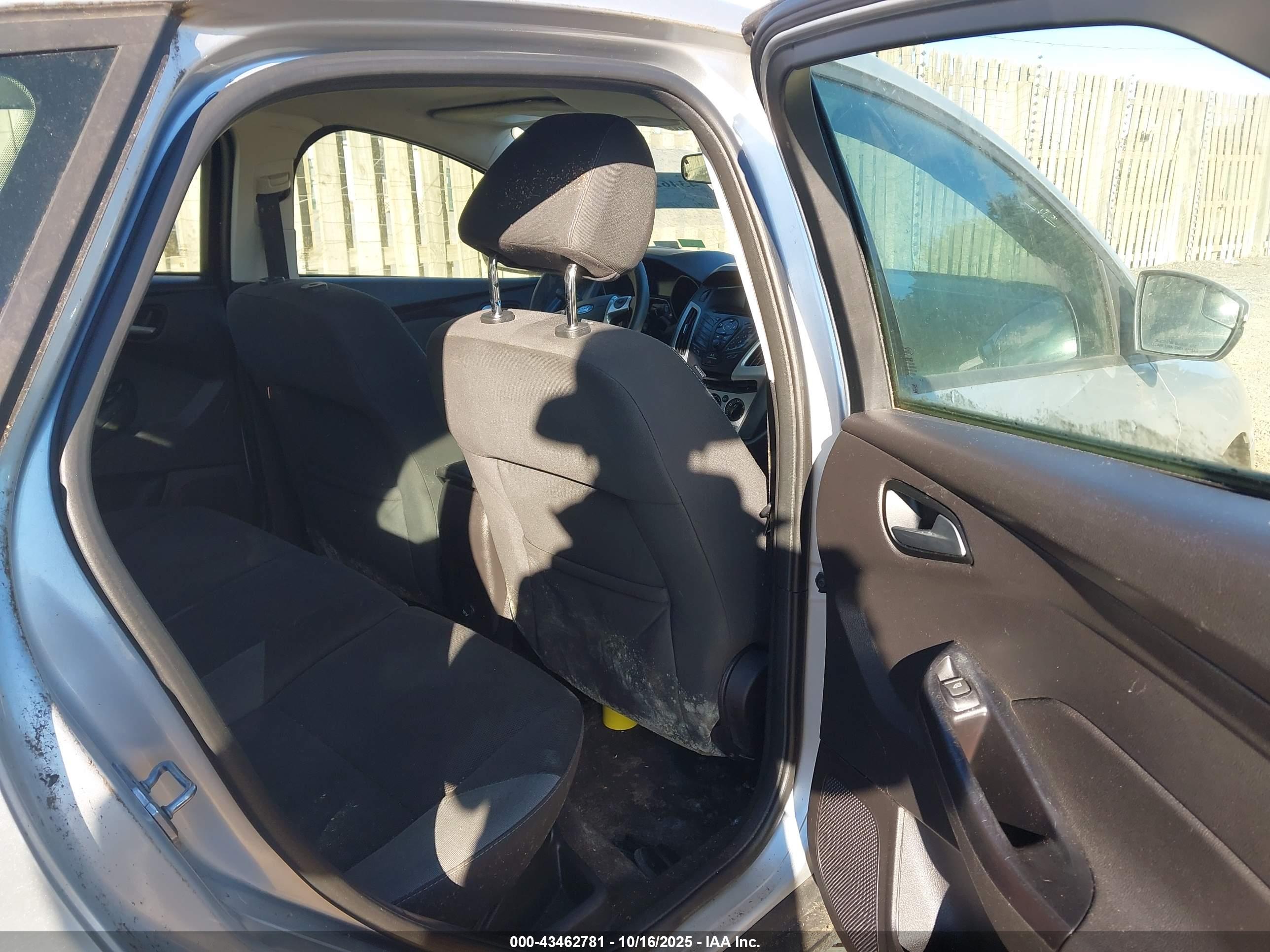 FORD FOCUS image 8