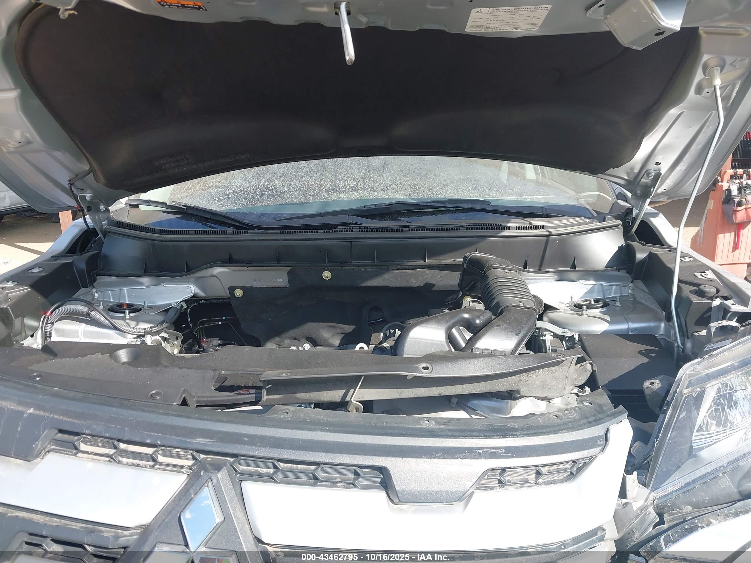 MITSUBISHI OUTLANDER image 10