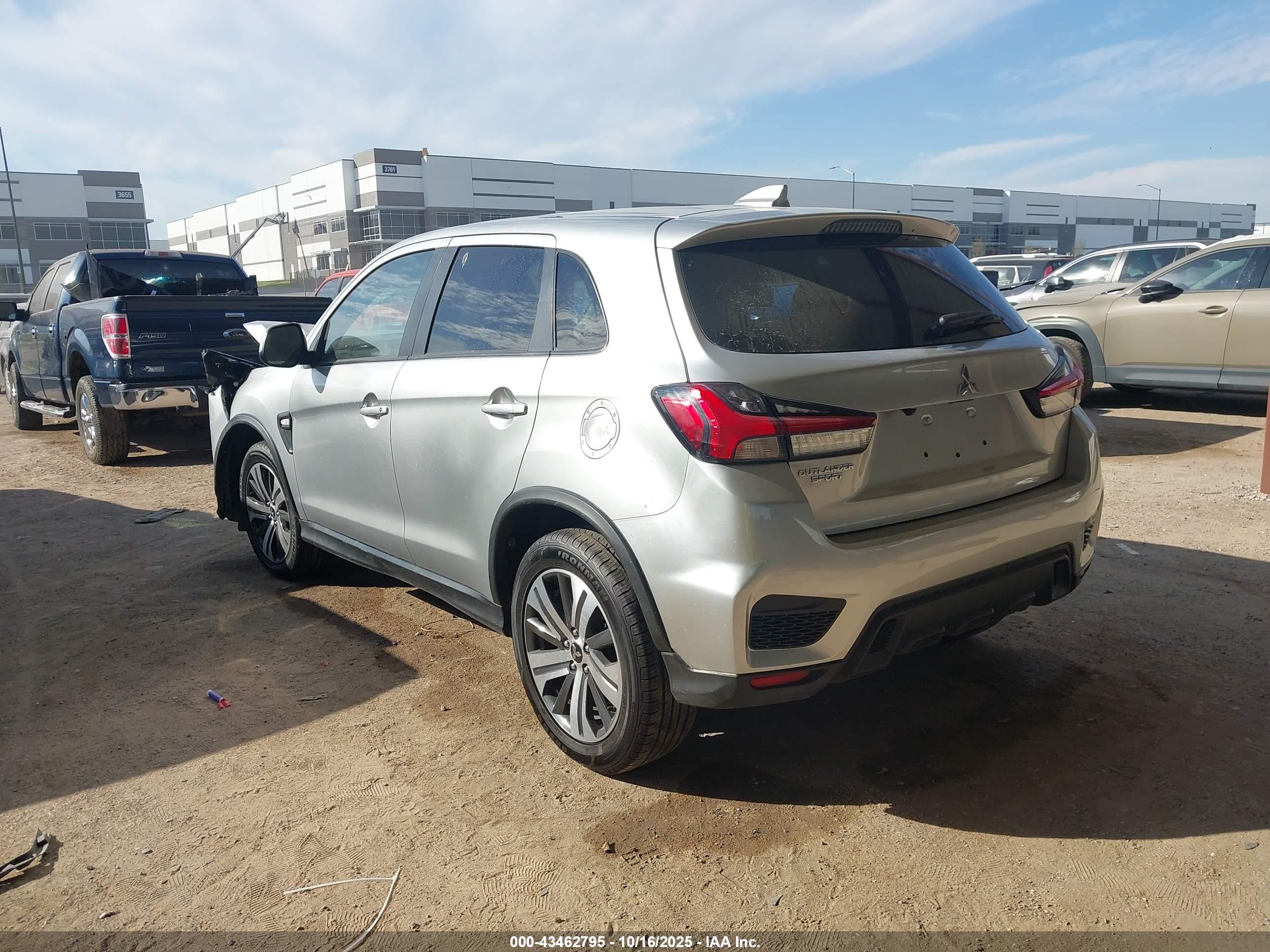 MITSUBISHI OUTLANDER image 3