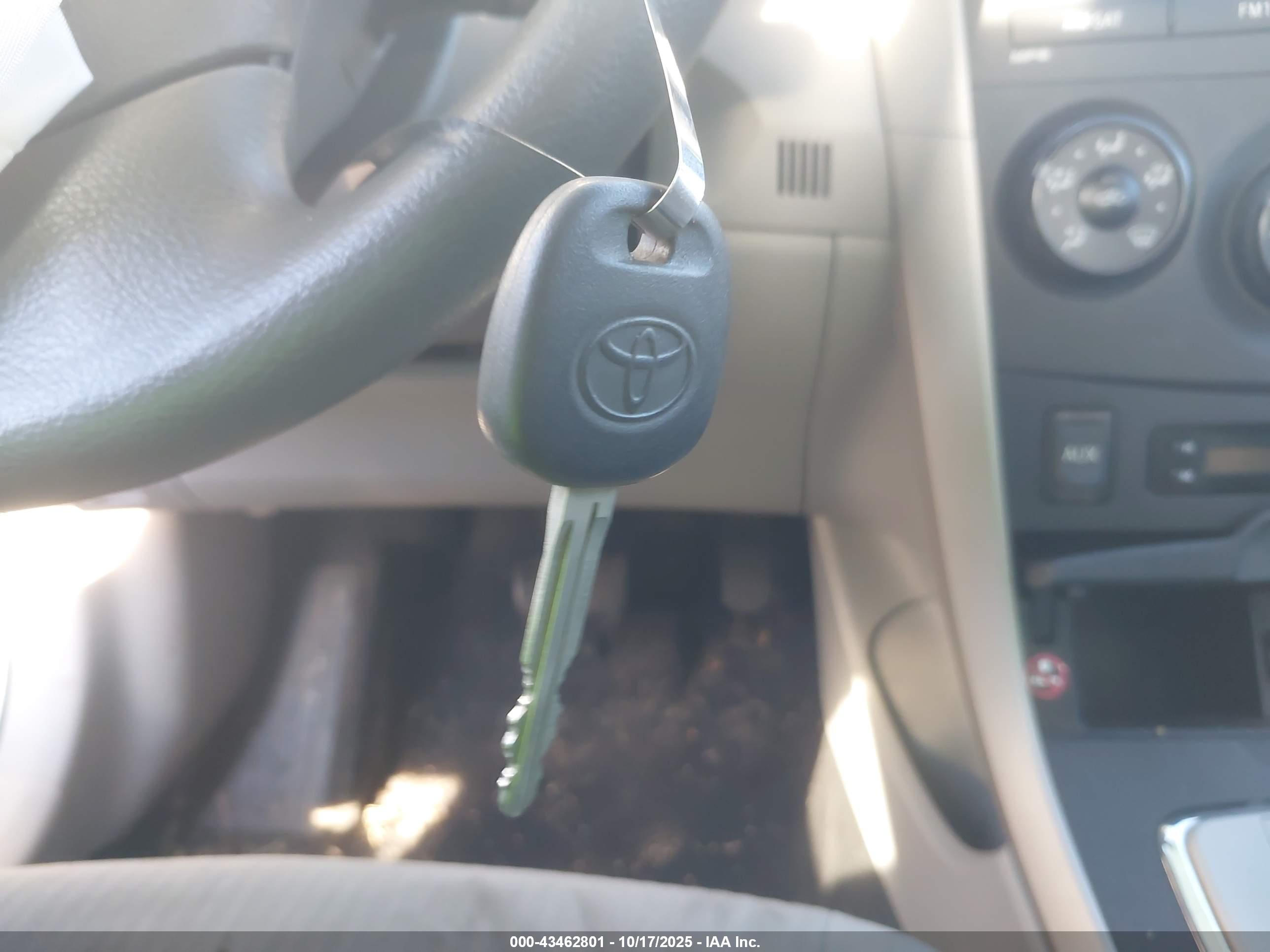 TOYOTA COROLLA image 11