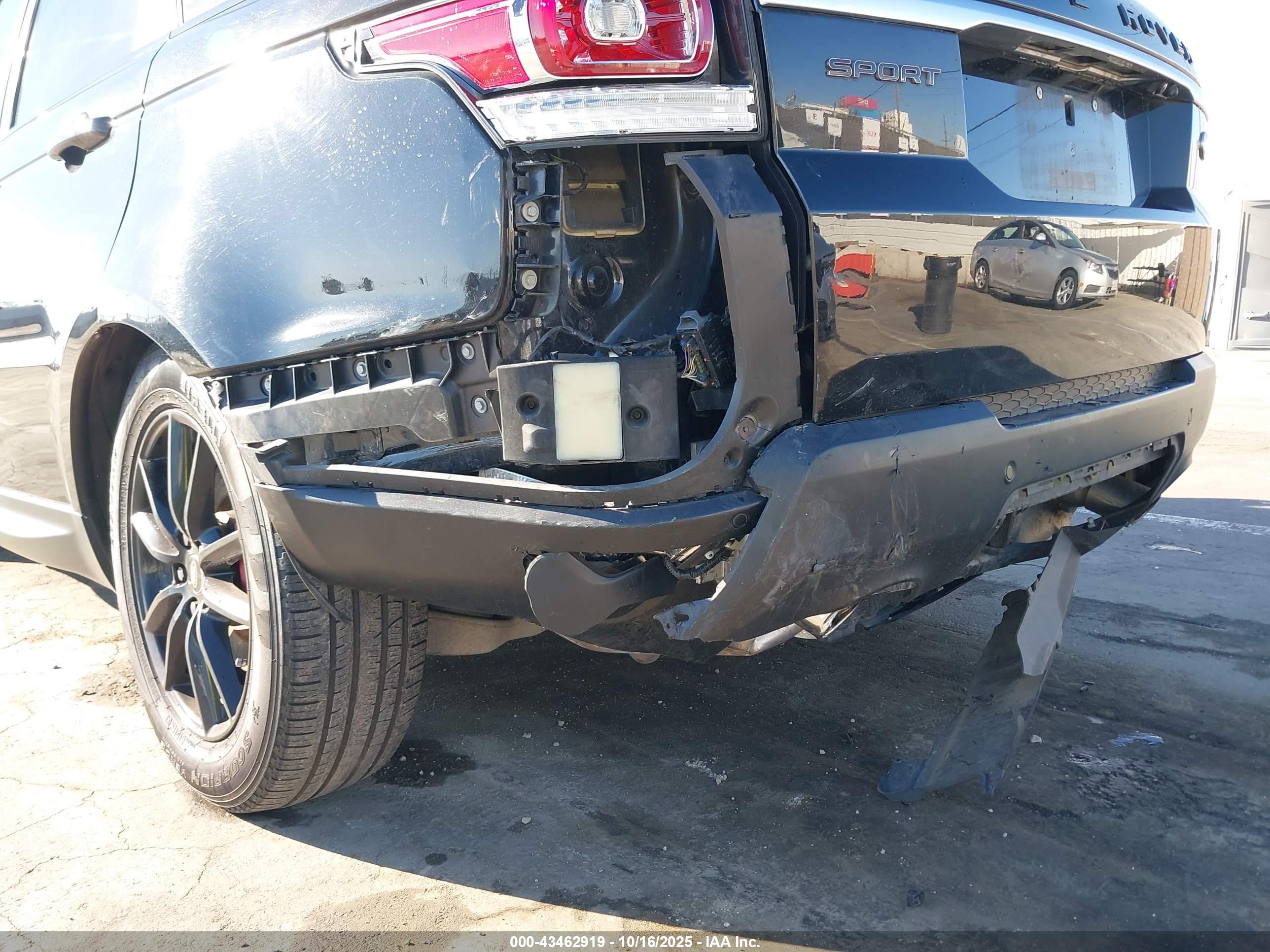 LAND ROVER image 6