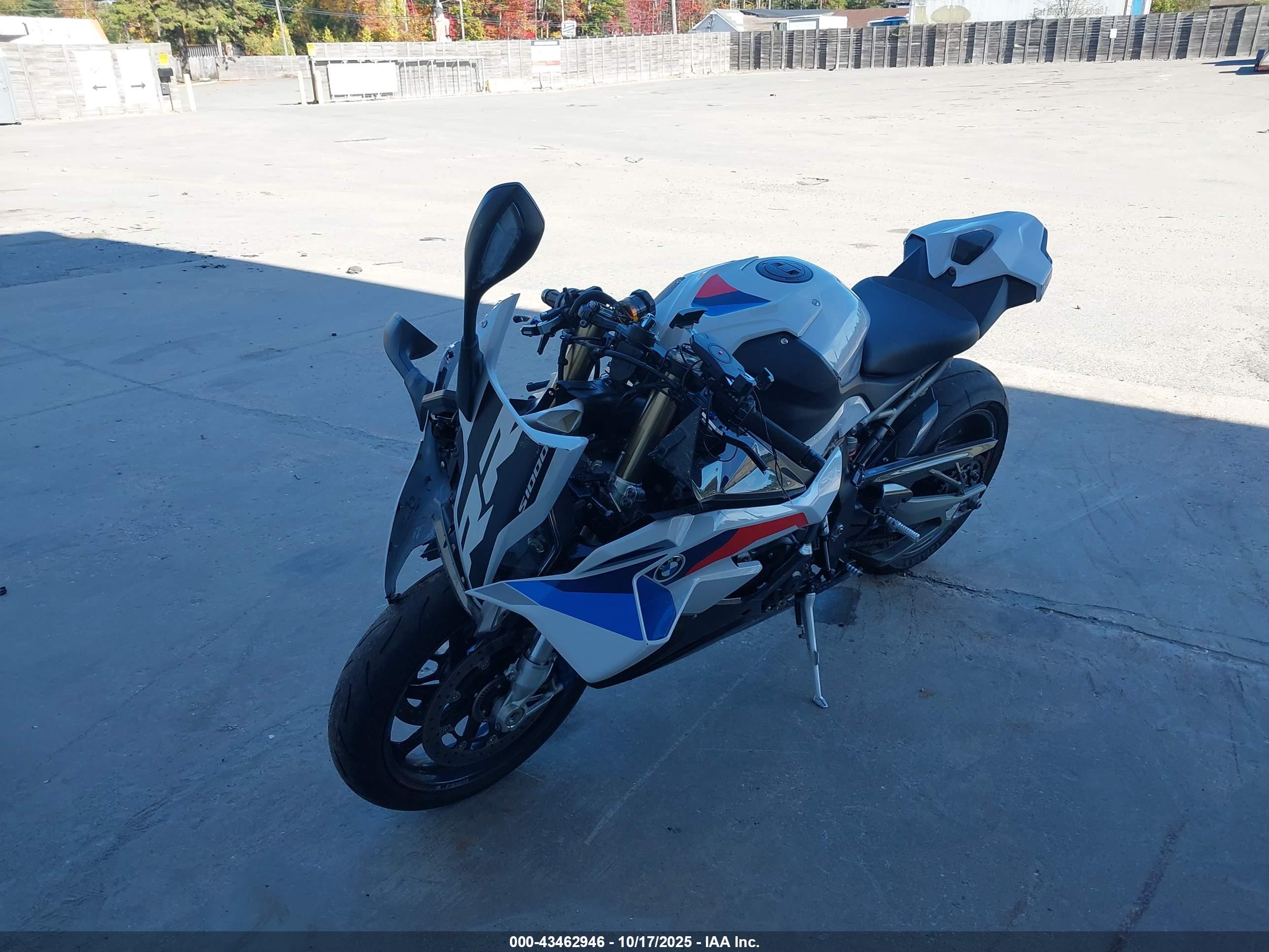 BMW S image 2