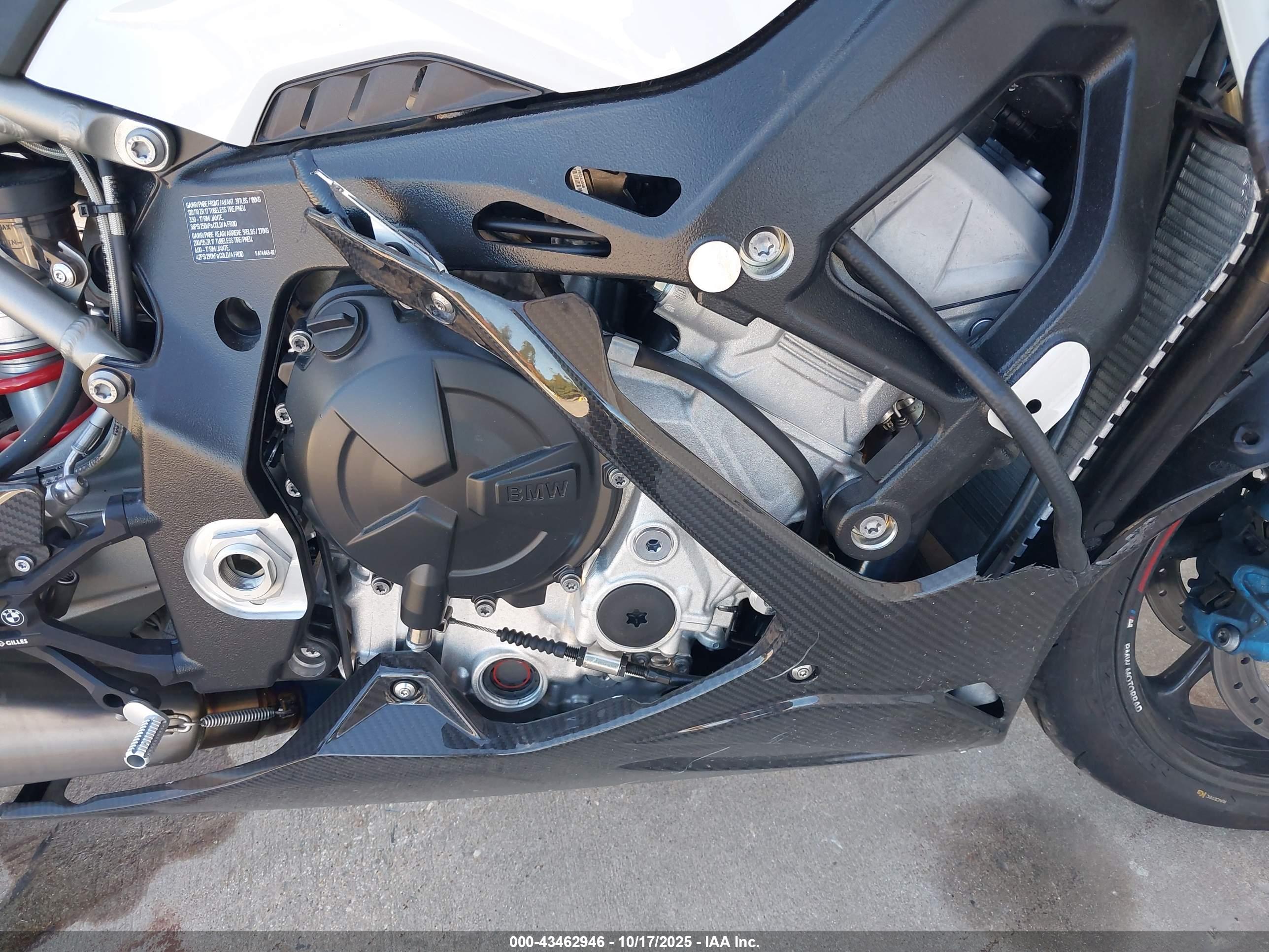 BMW S image 8