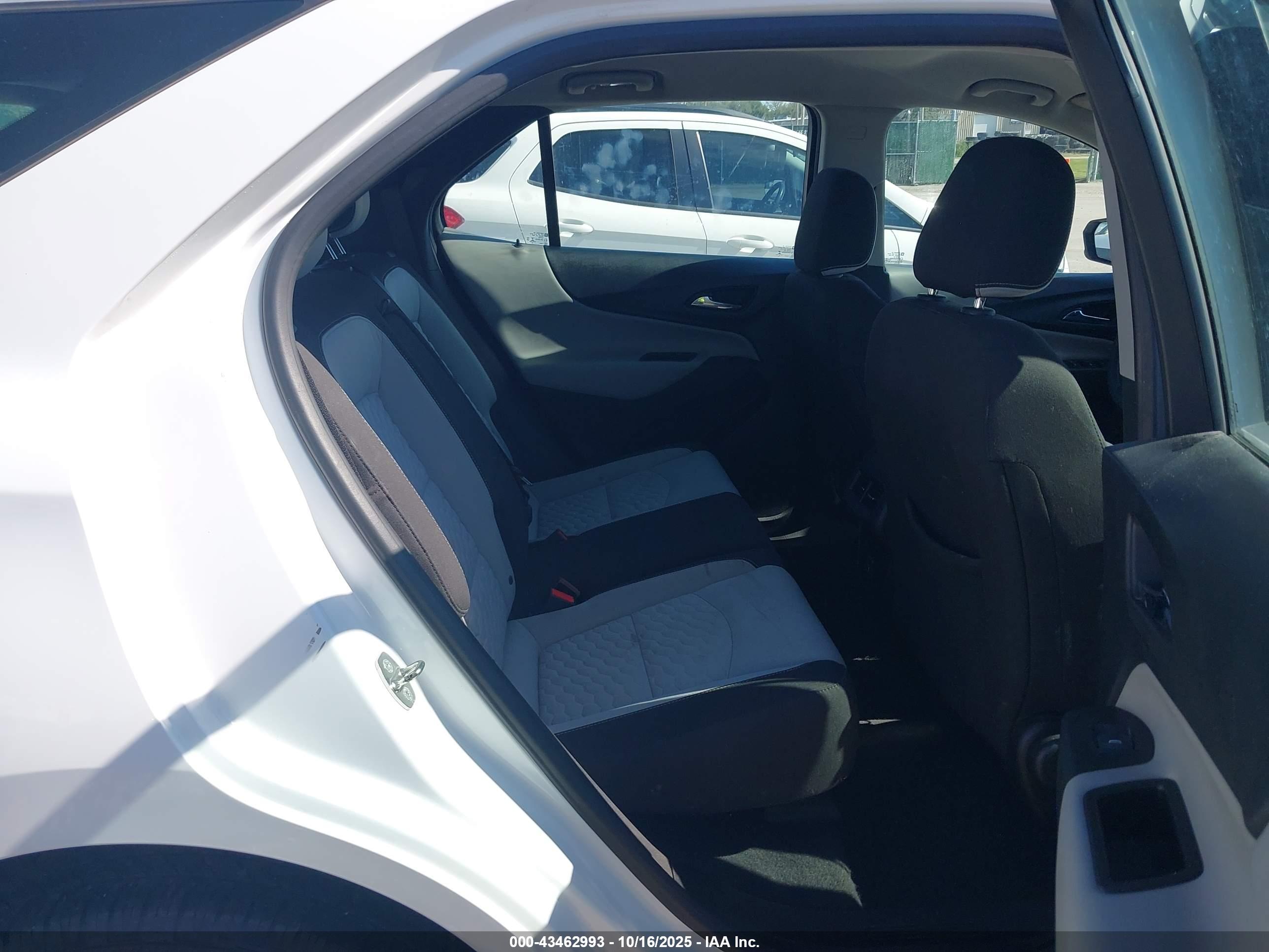 CHEVROLET EQUINOX image 8