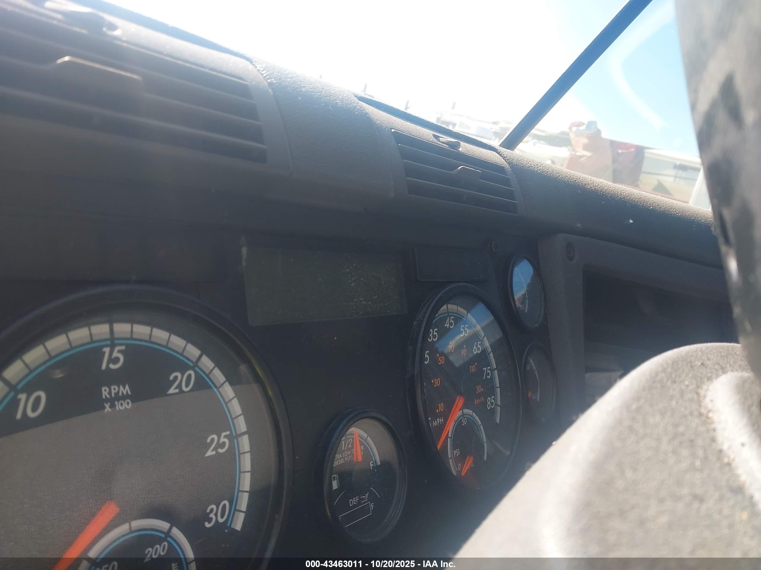 FREIGHTLINER CASCADIA image 6